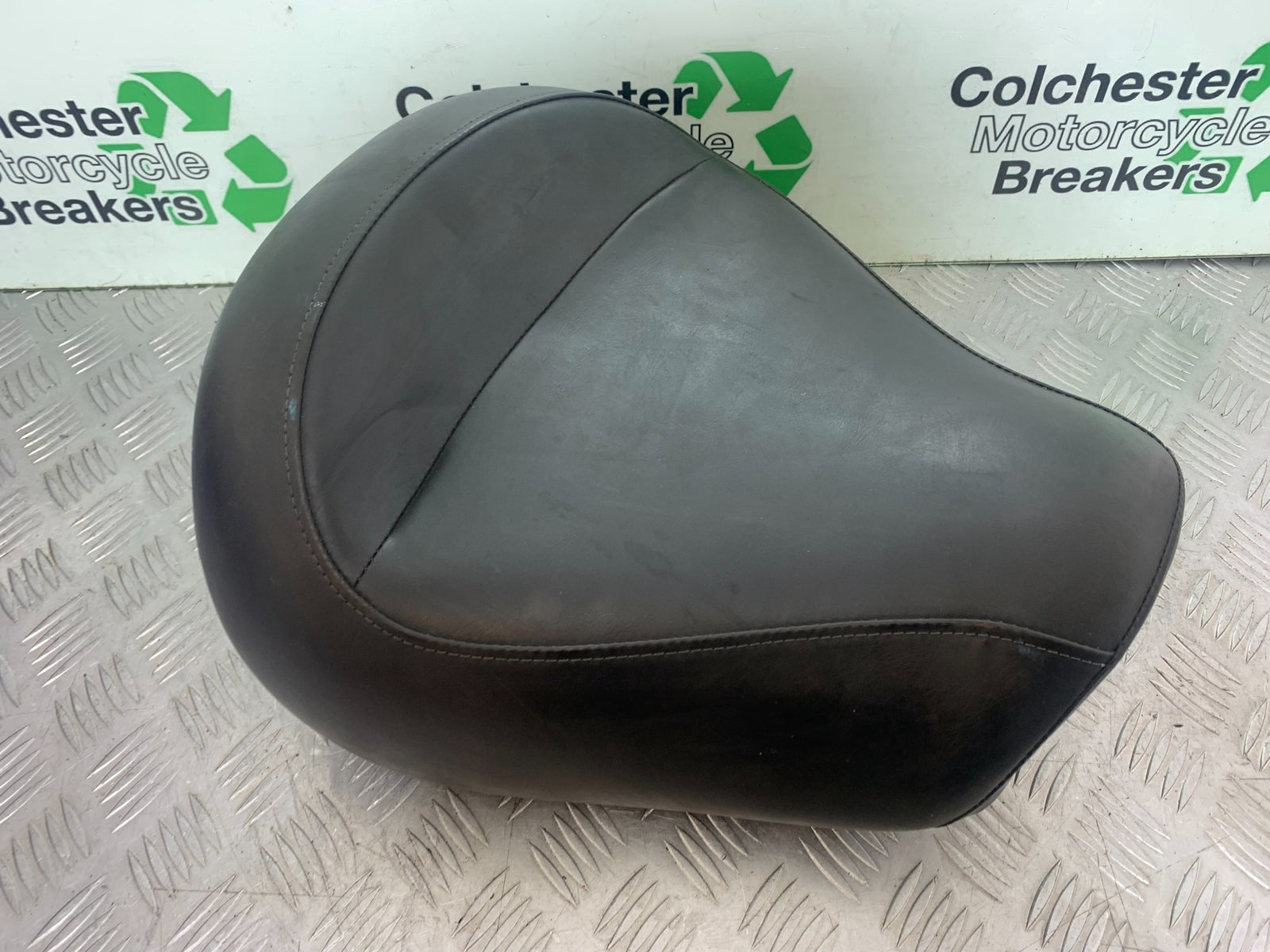 KAWASAKI VN1500 CLASSIC FRONT SEAT   YEAR 1999 -2006 (CMB1166)