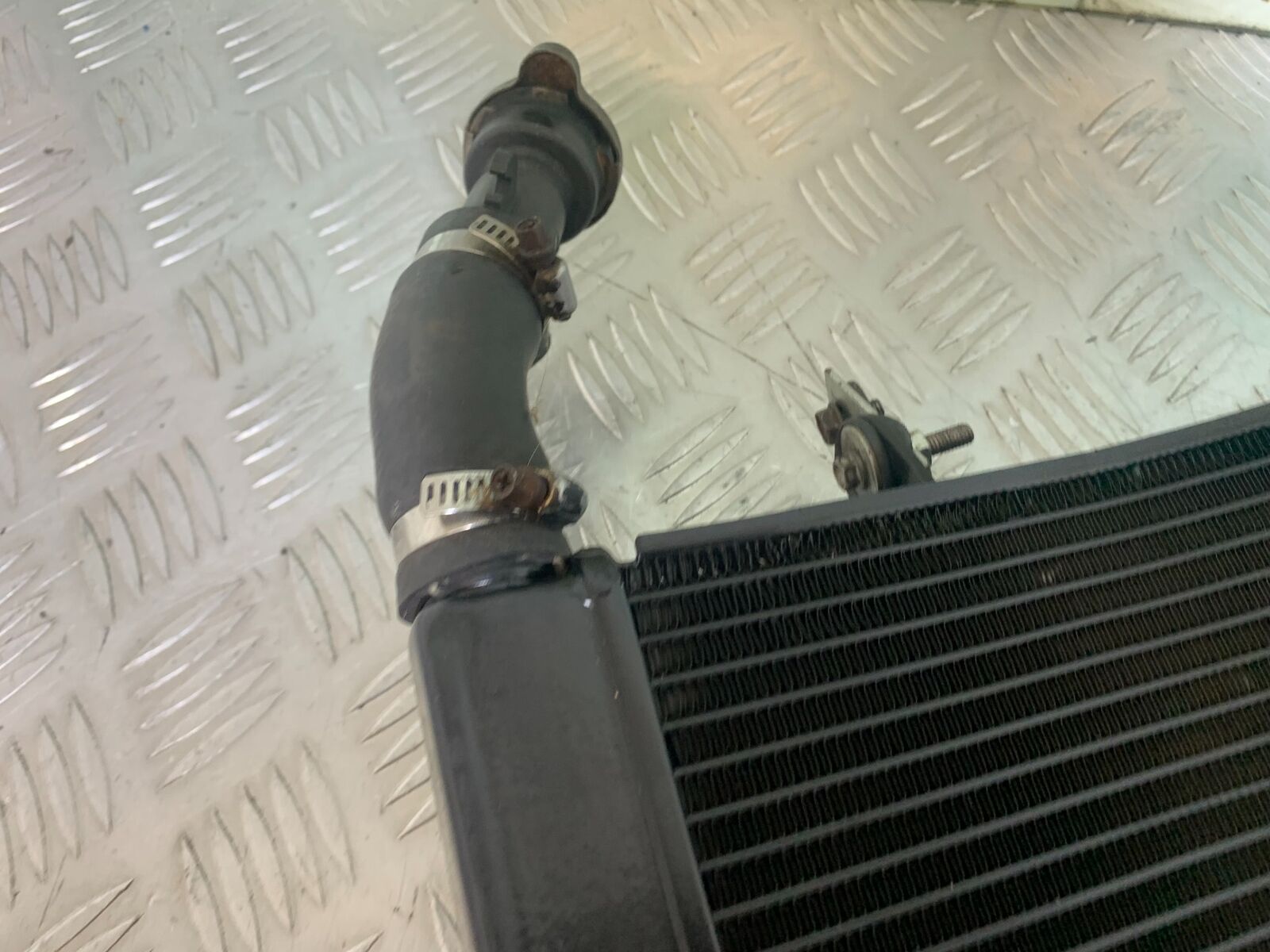 HONDA CBR600 CBR 600 RADIATOR  YEAR 1998 CMB1133)