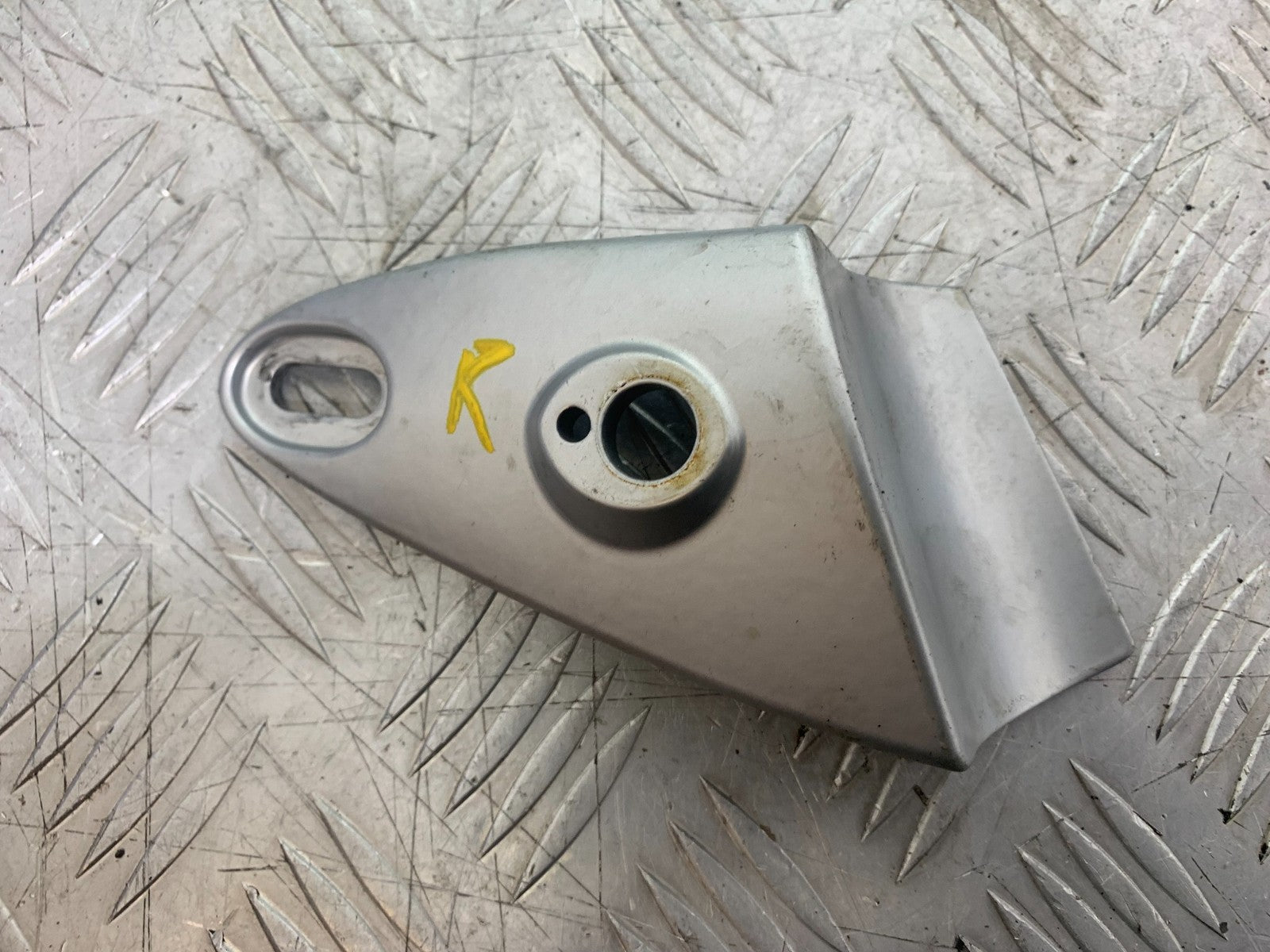 BMW R850 R R850R RIGHT INDICATOR BRACKET  YEAR 1994-2002 (CMB1170)