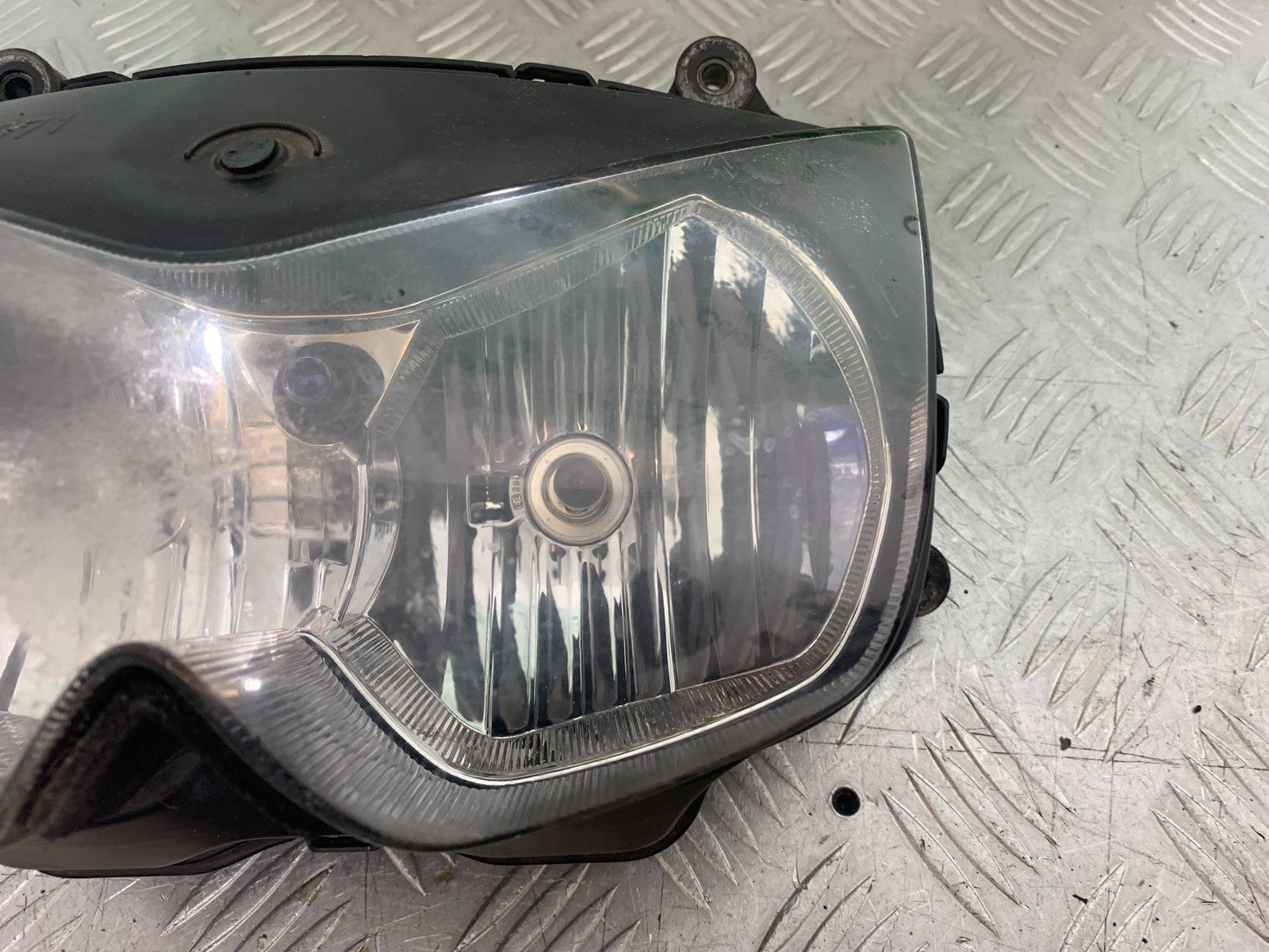 KAWASAKI Z750 Z 750 HEADLIGHT   YEAR 2004-2006  (CMB1234)