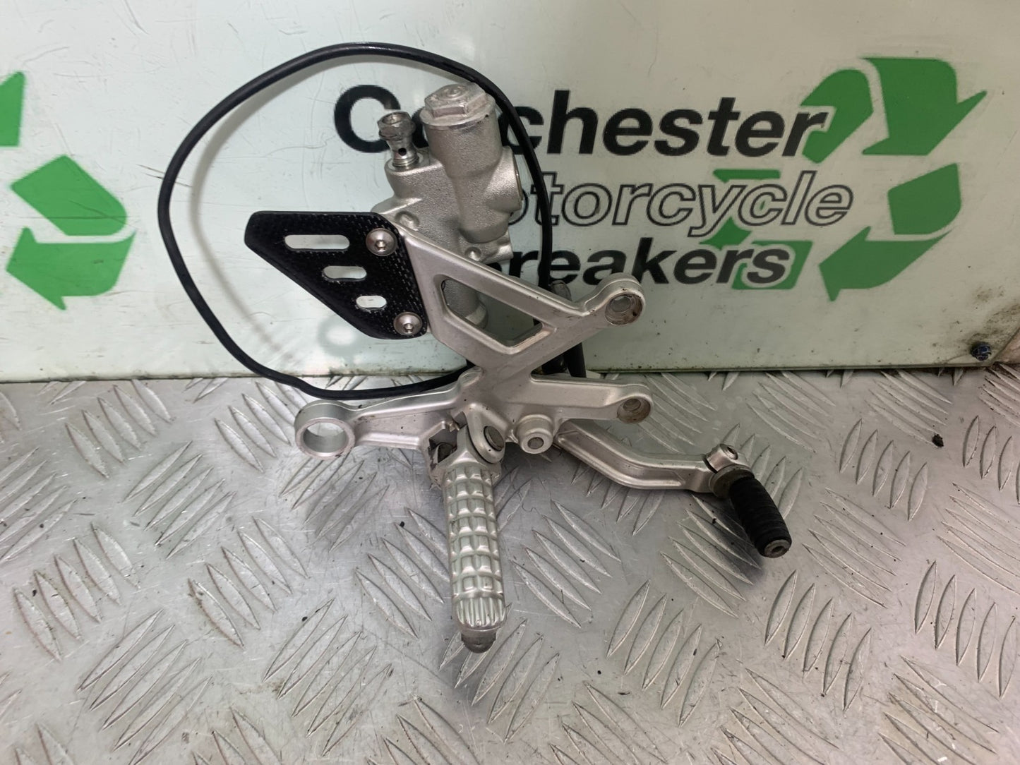 APRILIA TUONO 1000 V4R FRONT RIGHT HANGER PEG PEDAL YEAR 2011-13  (CMB1331)