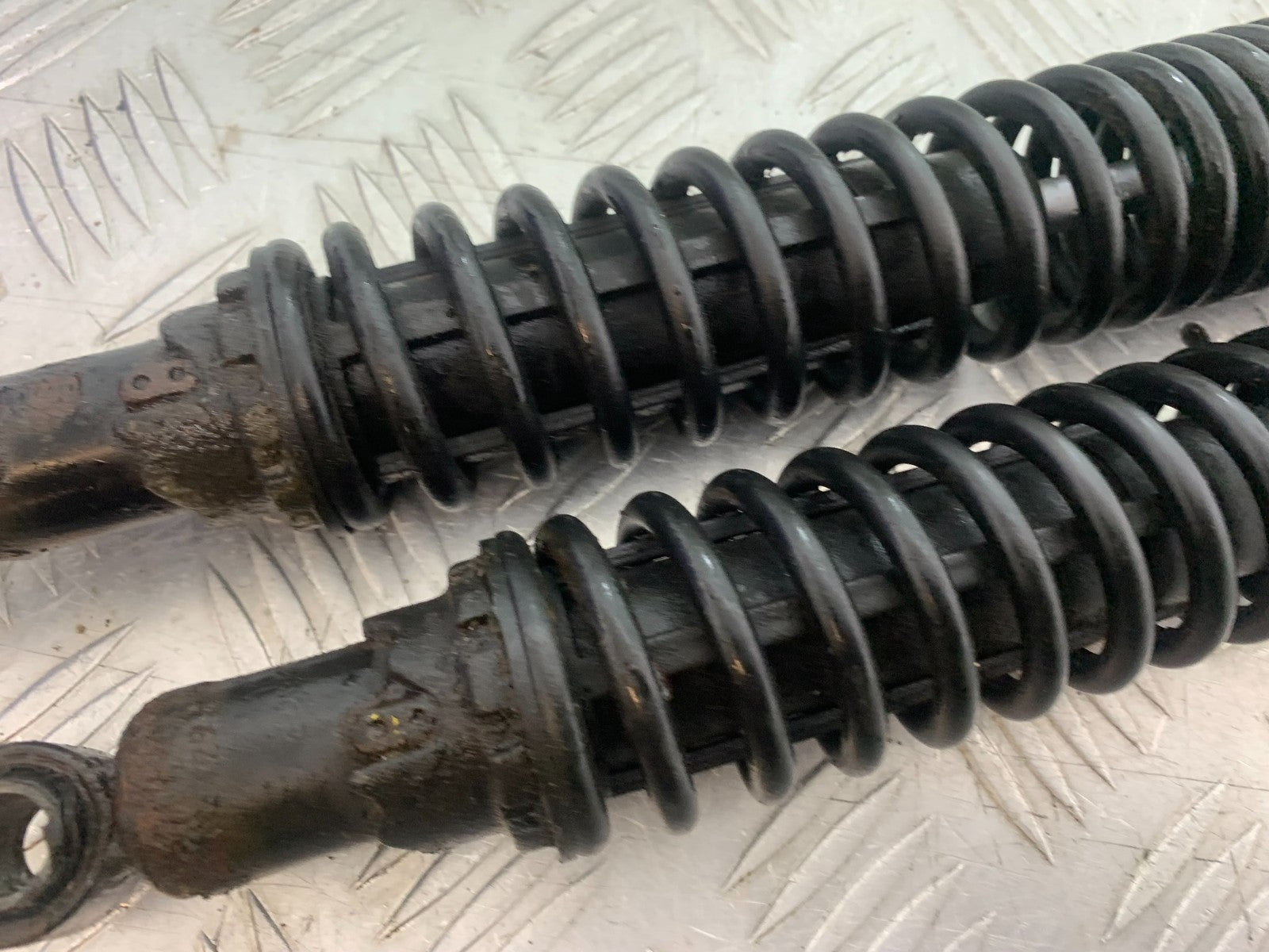 PIAGGIO VESPA GTS 125 REAR SHOCKS  YEAR 2009-2014  (CMB1261)