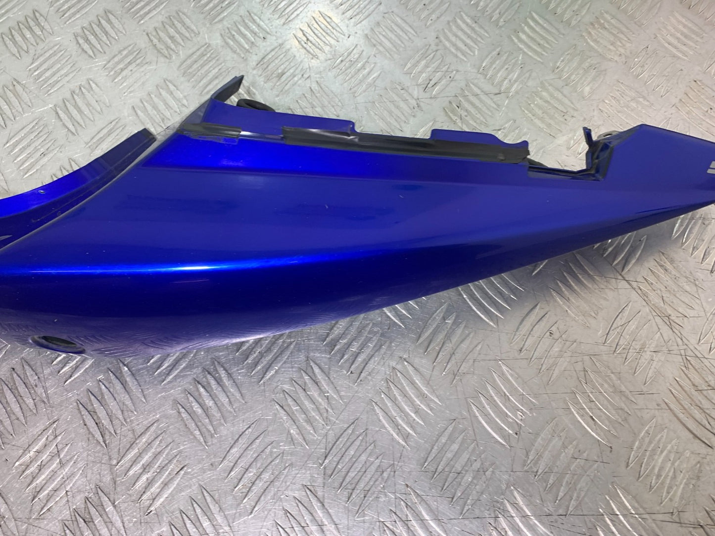 SUZUKI SV1000 SV 1000 LEFT SEAT PANEL YEAR 2003-2007 (CMB1293)