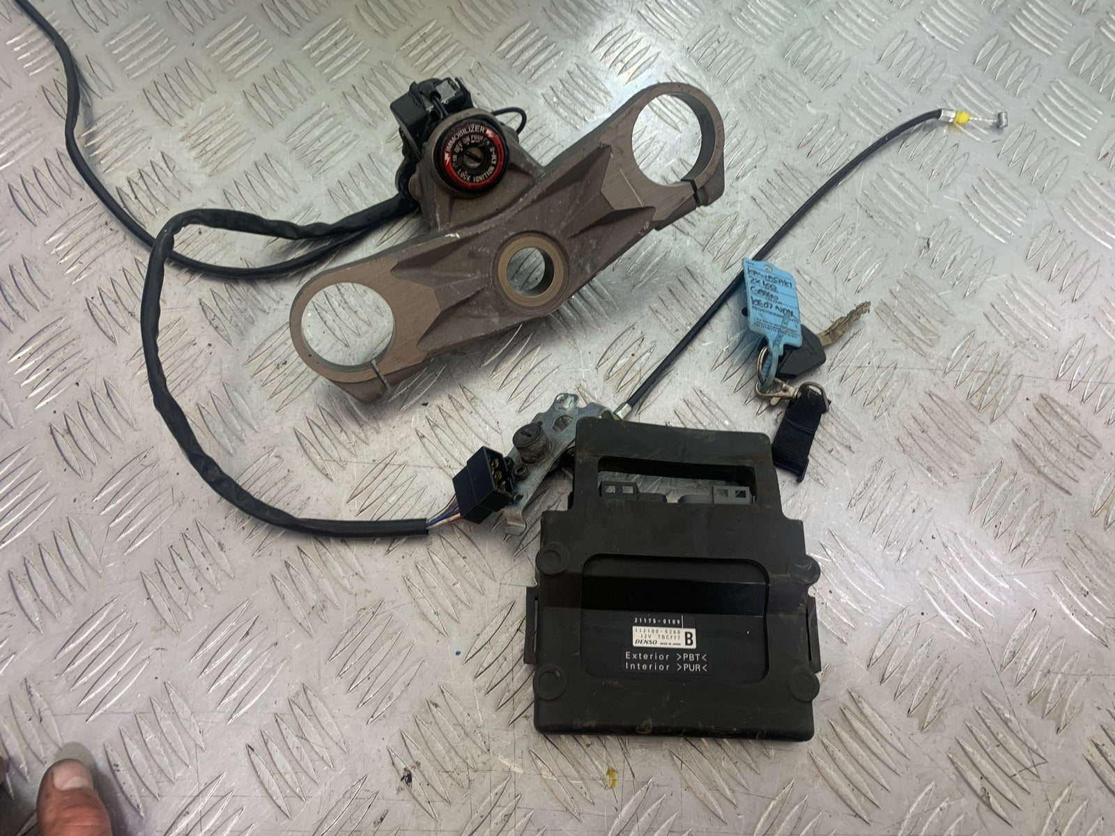KAWASAKI ZX6R ZX6 R P7F P8F ECU LOCKS KEY   YEAR 2007-08 (CMB1165)