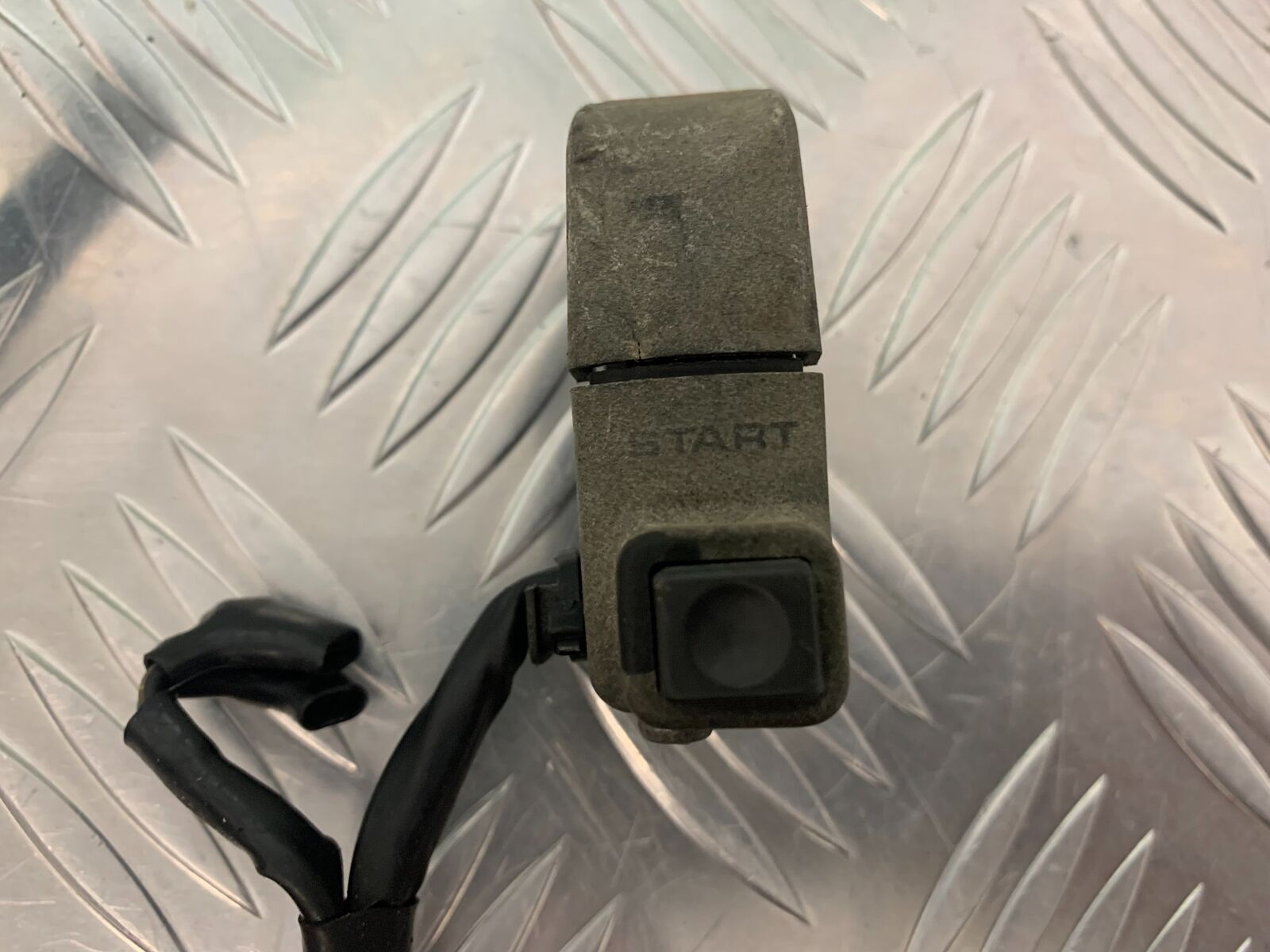 HONDA CBR 400 NC23 TRI-ARM RIGHT SWITCH GEAR   YEAR YEAR 1987-89 (STOCK 969)