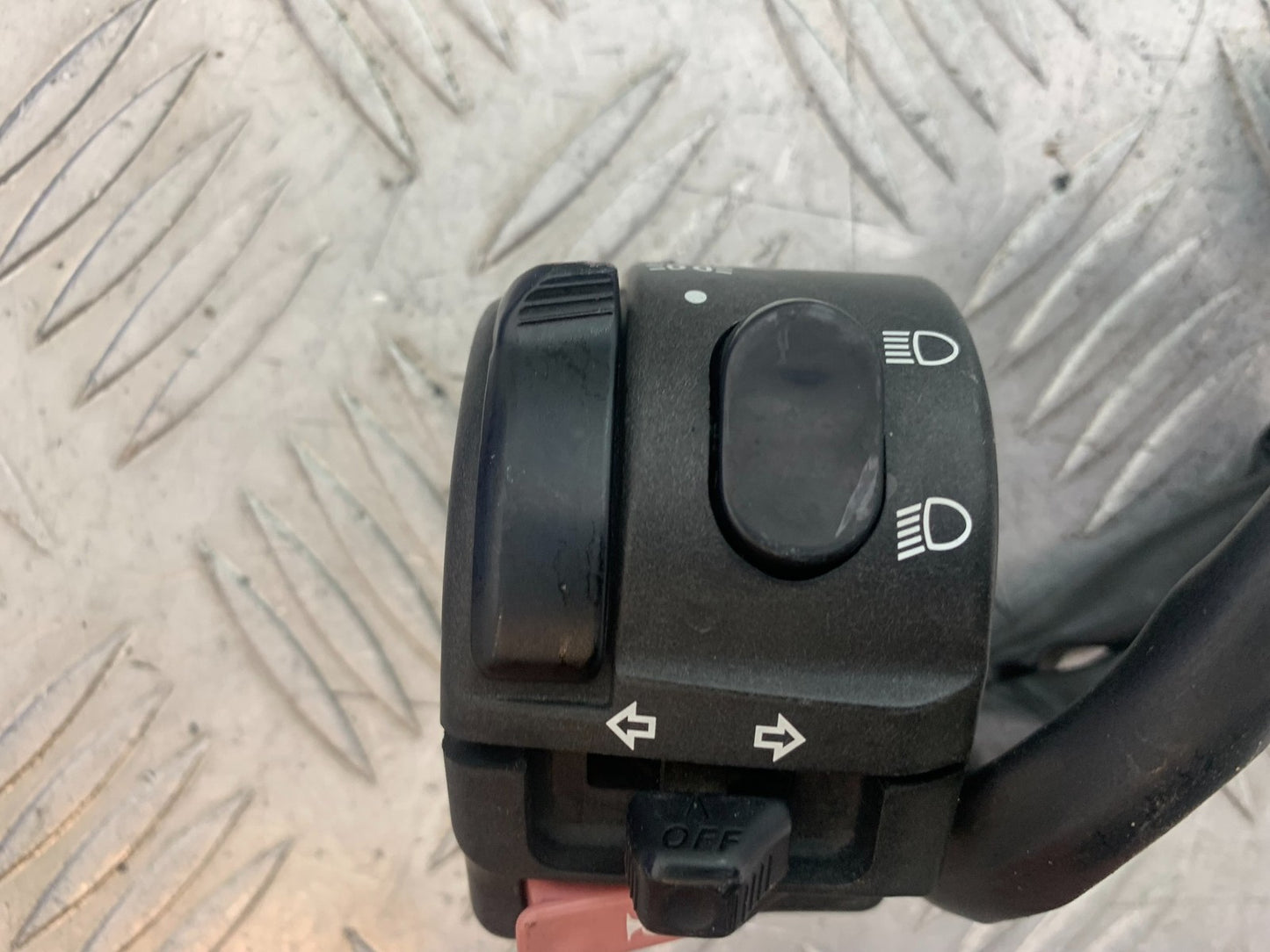 TRIUMPH 955i SPRINT ST LEFT SWITCH GEAR   1999-2004 (CMB1176)