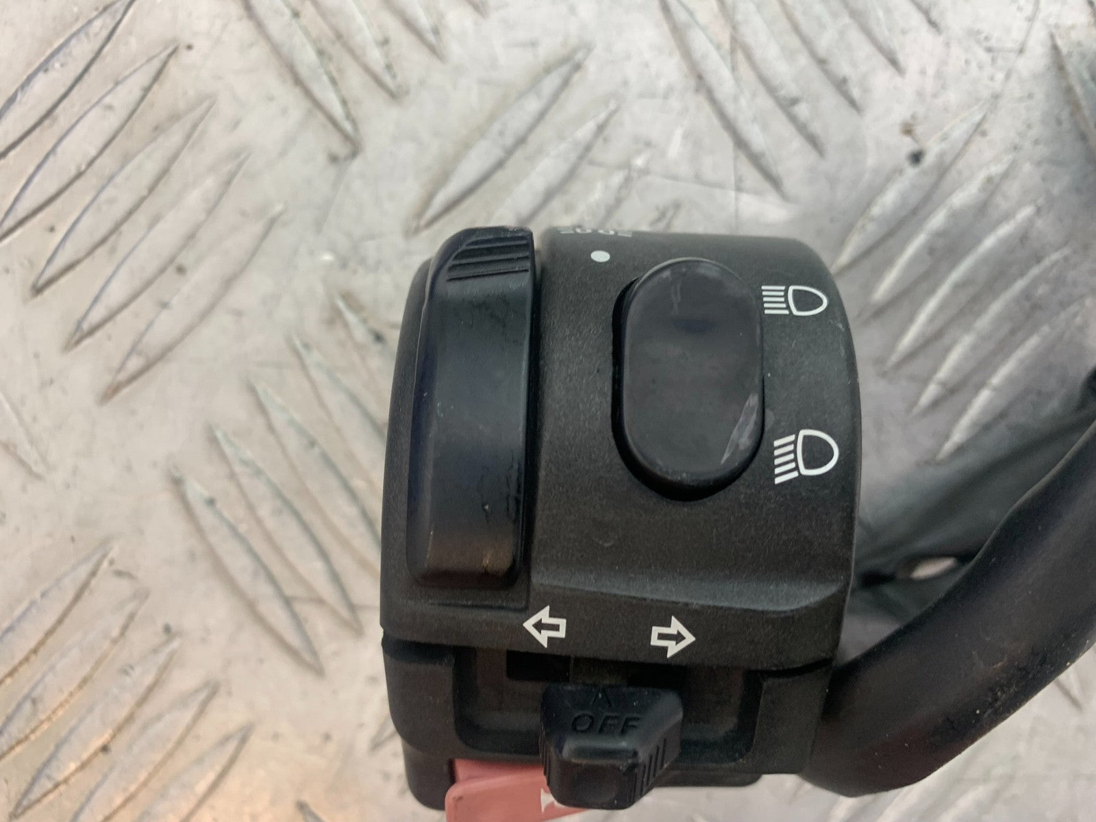 TRIUMPH 955i SPRINT ST LEFT SWITCH GEAR   1999-2004 (CMB1176)