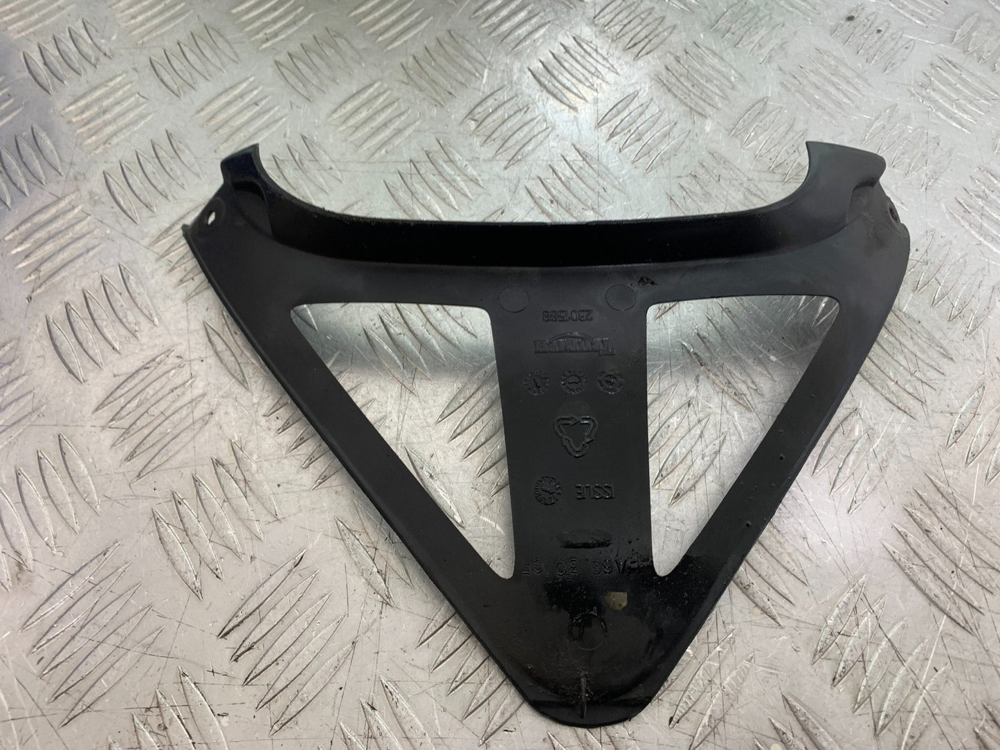 TRIUMPH 1050 SPRINT ST FAIRING V-PIECE  2003-2011 (CMB1285)