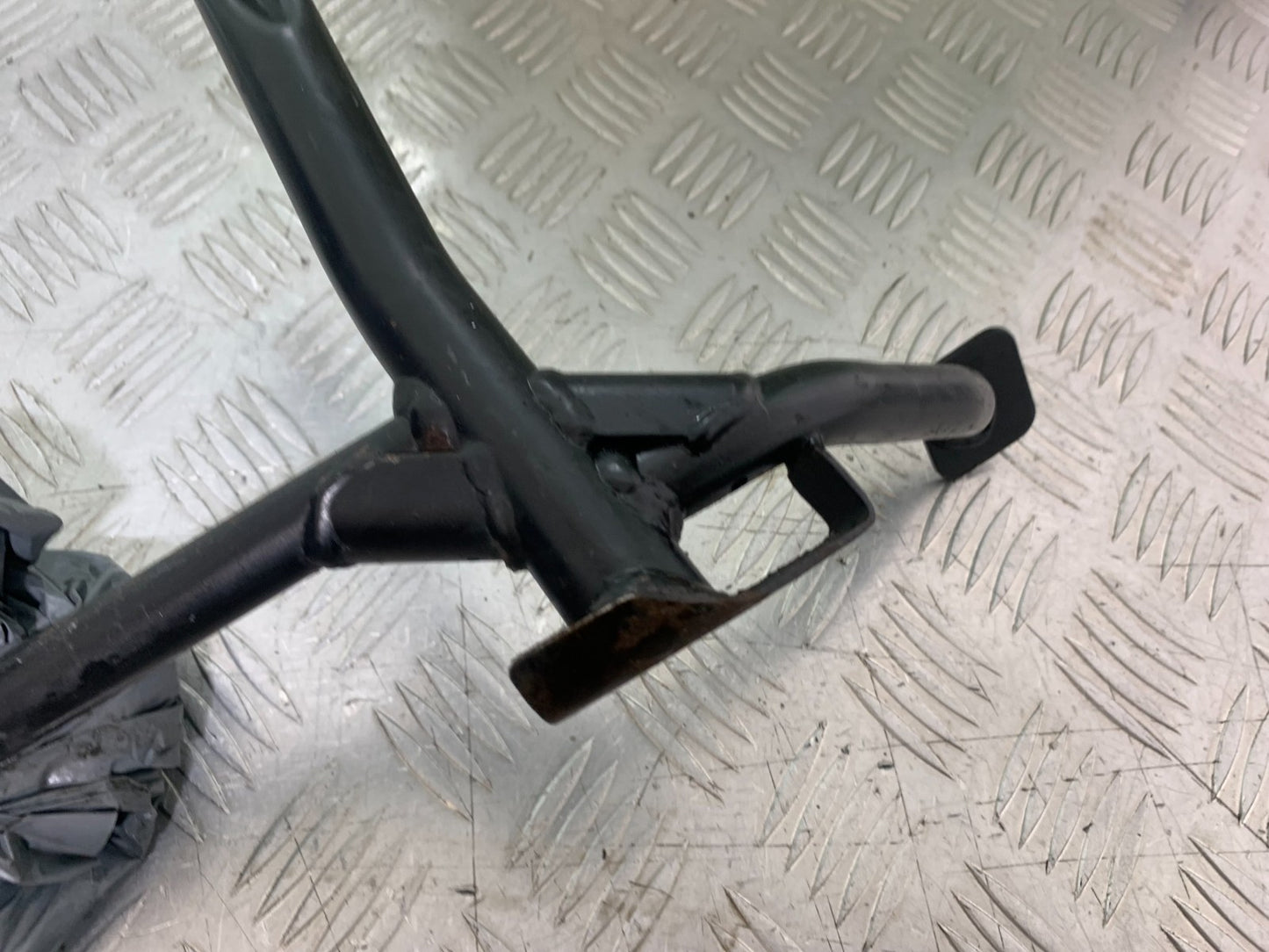 TRIUMPH 1050 SPRINT GT CENTER STAND & FIXINGS  YEAR 2010-2016 (CMB1250)