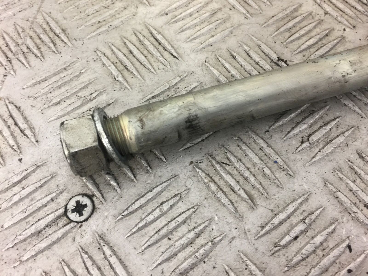 SUZUKI GSF600 GSF 600 BANDIT SWINGARM SPINDLE  YEAR 2002 STOCK 416