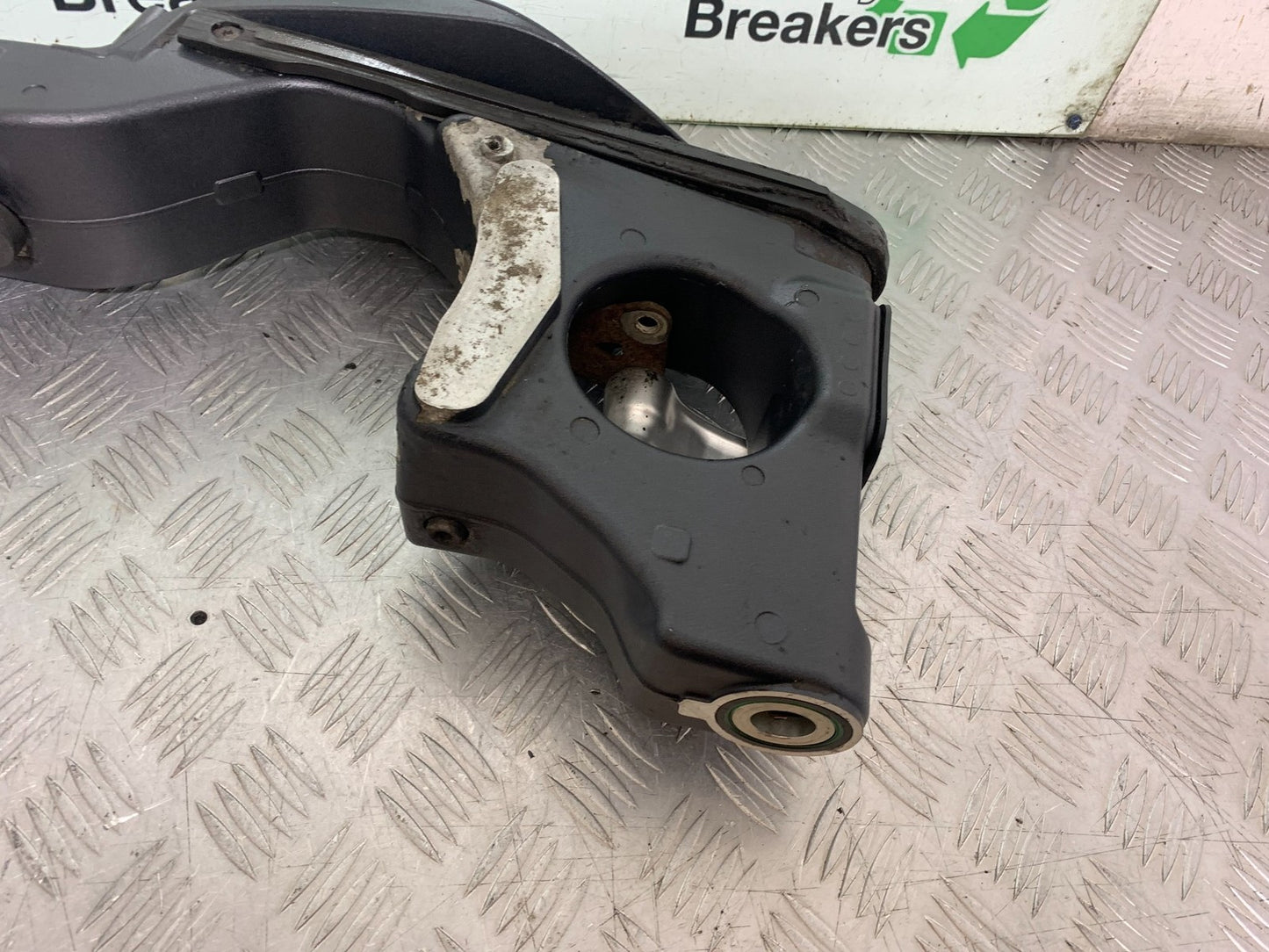 TRIUMPH 1050 SPRINT ST SWINGARM  2003-2011 (CMB1285)