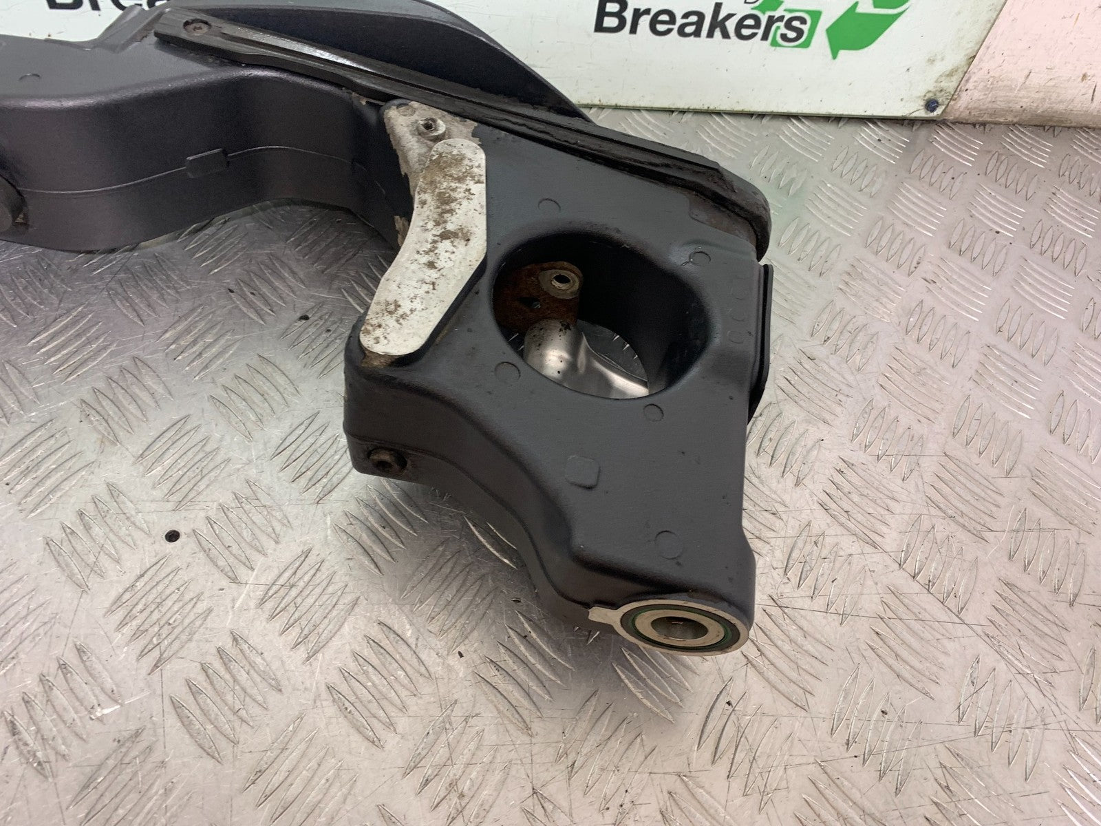 TRIUMPH 1050 SPRINT ST SWINGARM  2003-2011 (CMB1285)