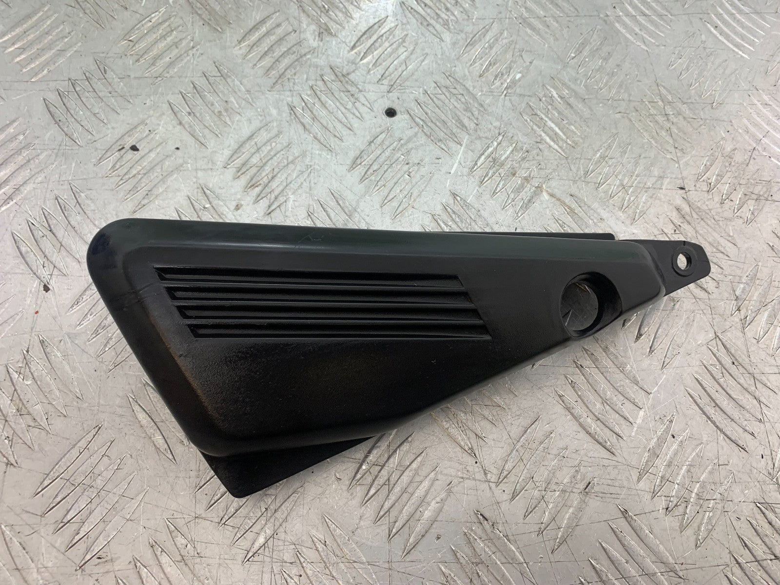 YAMAHA FZS600 FAZER 600 LEFT FRAME COVER  YEAR 1998-2001 (CMB1267)