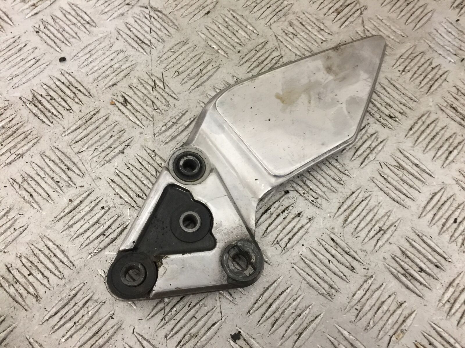SUZUKI GSF1200 GSF 1200 BANDIT FRONT LEFT HANGER YEAR 2001-2005 (STOCK 902)