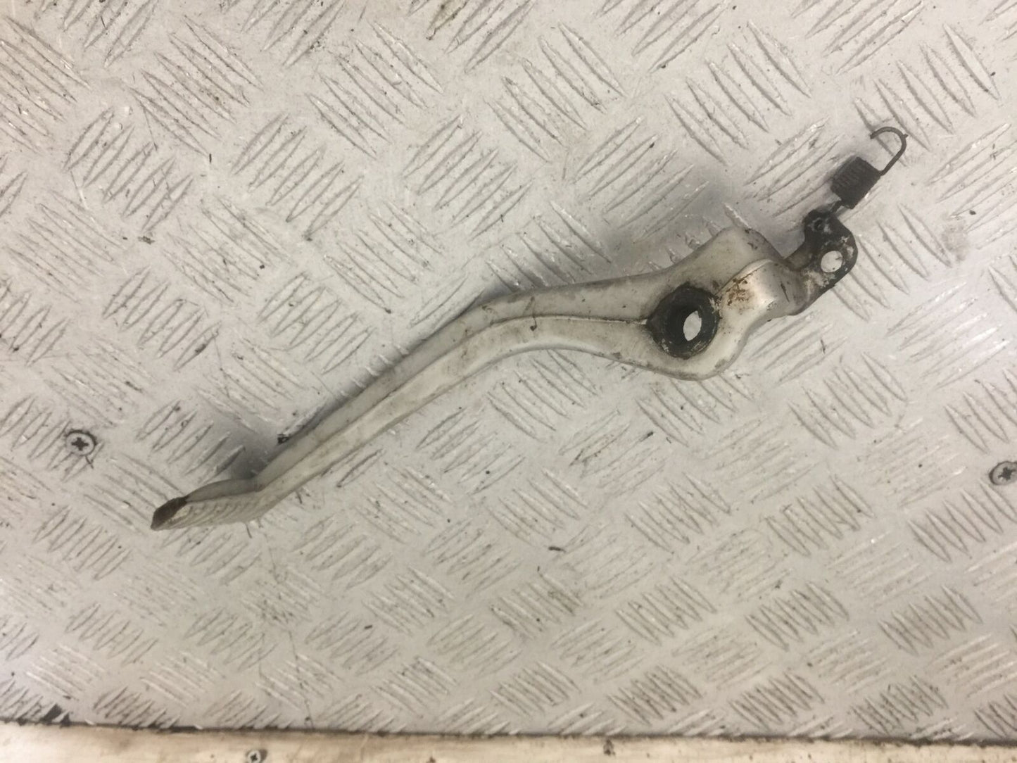 TRIUMPH 955i TIGER REAR BRAKE PEDAL YEAR 2001-2006 (STOCK 818)