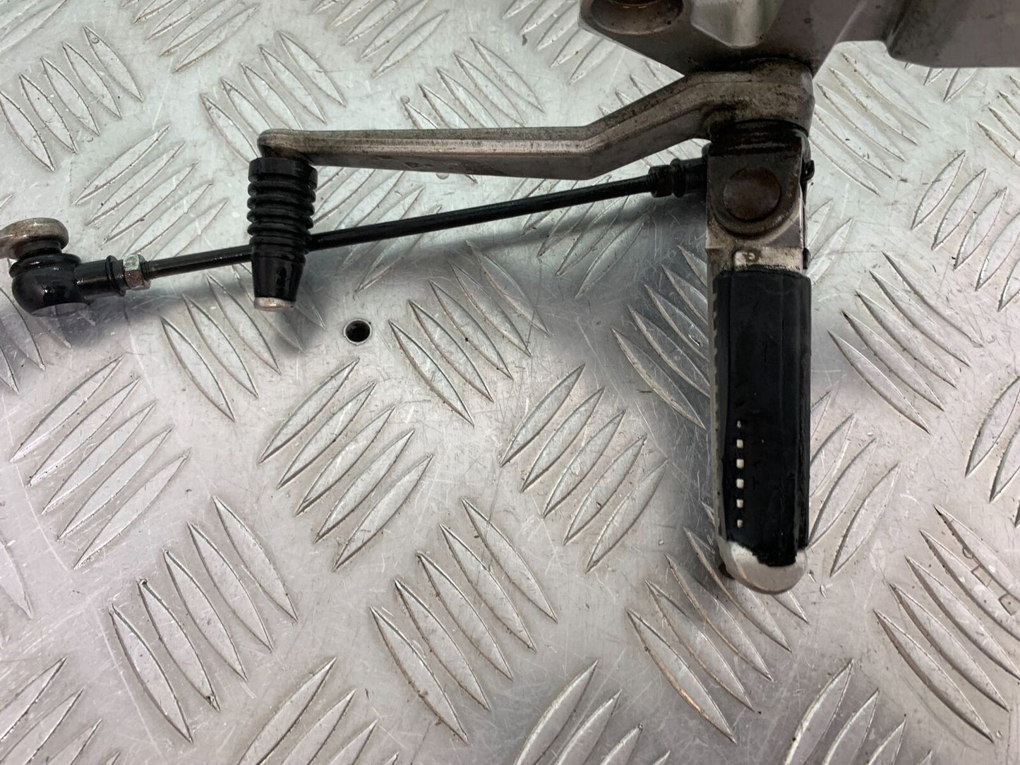 SUZUKI SV1000 SV 1000 K4 FRONT LEFT HANGER  YEAR 2003-2007 (CMB1042)