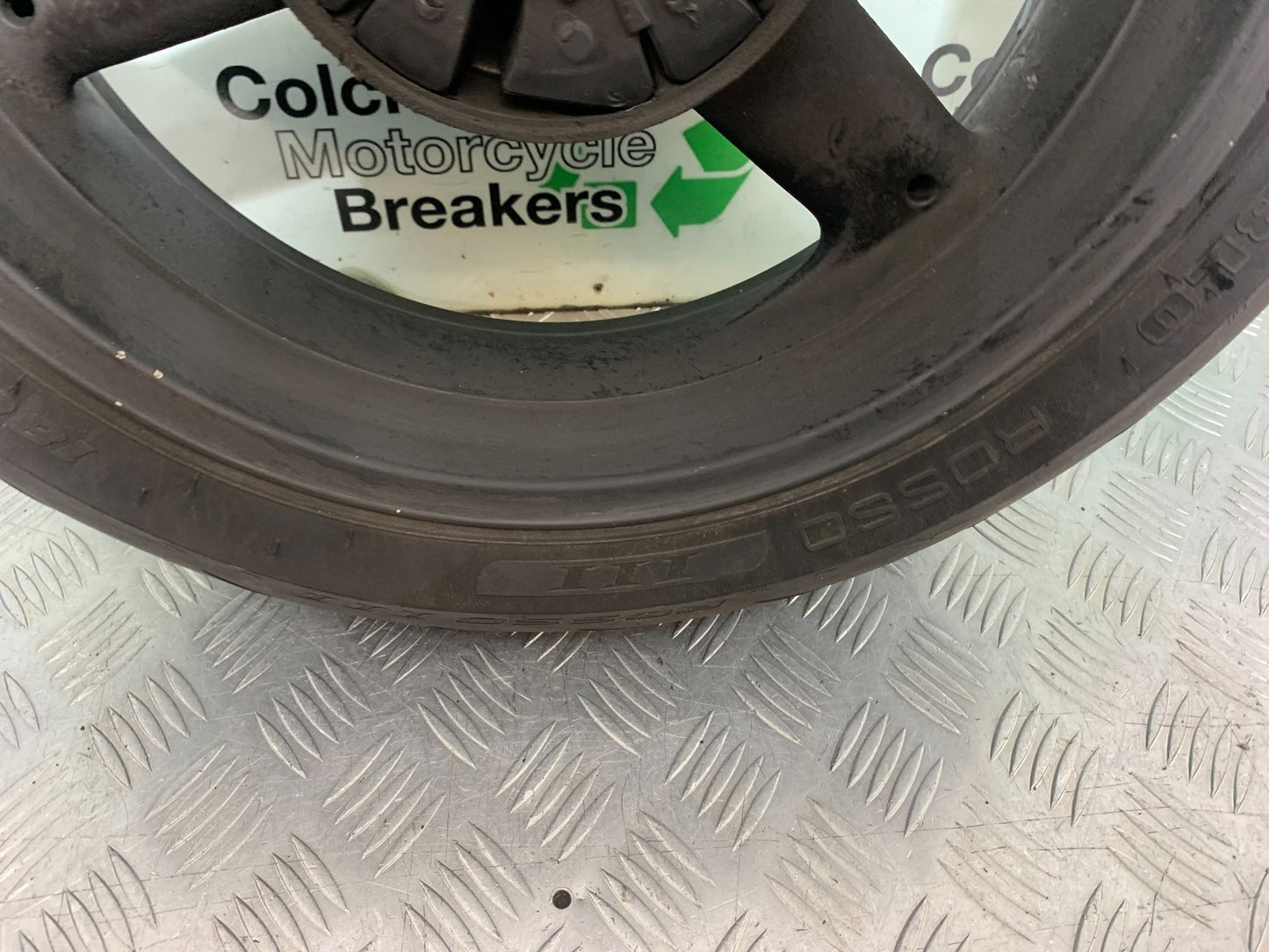 TRIUMPH 955i DAYTONA REAR WHEEL YEAR 2002-2006 (CMB1229)