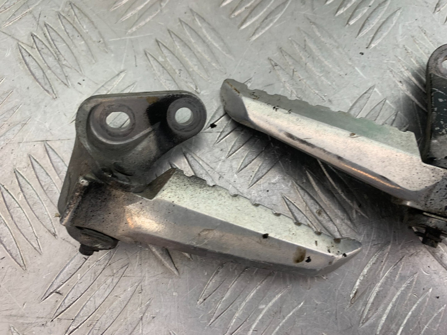 YAMAHA XMAX 125 XMAX-125 FOOTPEGS   YEAR 2015-2020  (CMB1266)