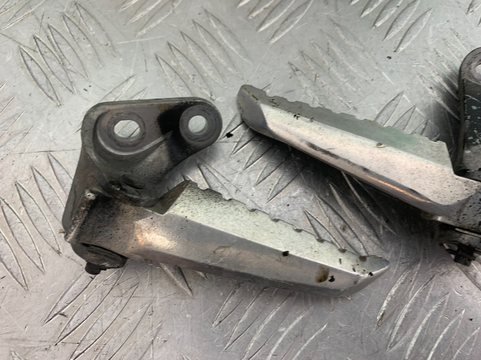 YAMAHA XMAX 125 XMAX-125 FOOTPEGS   YEAR 2015-2020  (CMB1266)