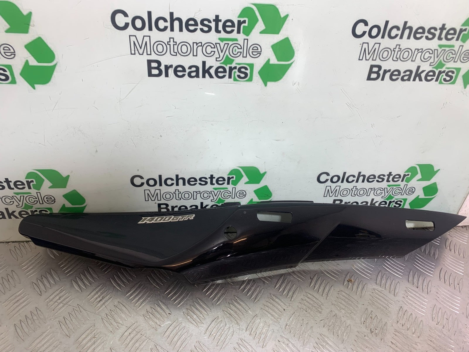 KAWASAKI GTR1400 GTR 1400 LEFT SEAT PANEL  YEAR 2007-2009 (CMB1174)