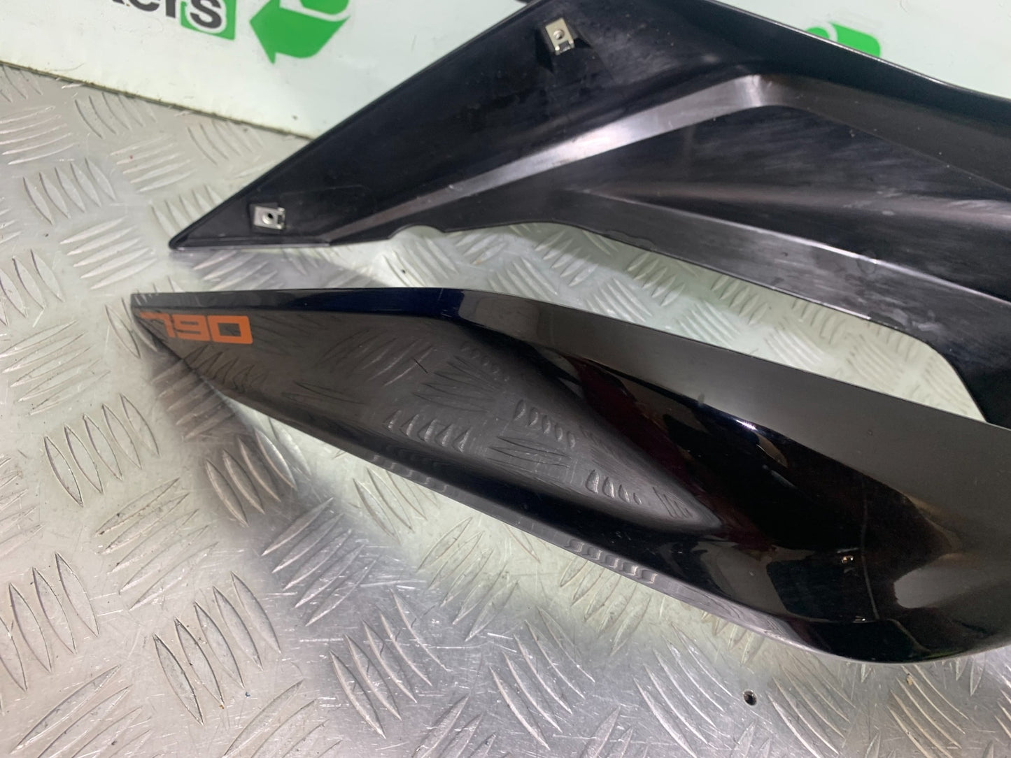 KTM 790 DUKE PETROL TANK SURROUND  YEAR 2018-2021  (CMB11150)