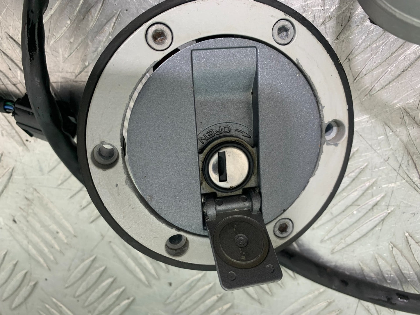 TRIUMPH 675 STREET TRIPLE RX ECU LOCKS KEYS   2015- 2017 (CMB1299)
