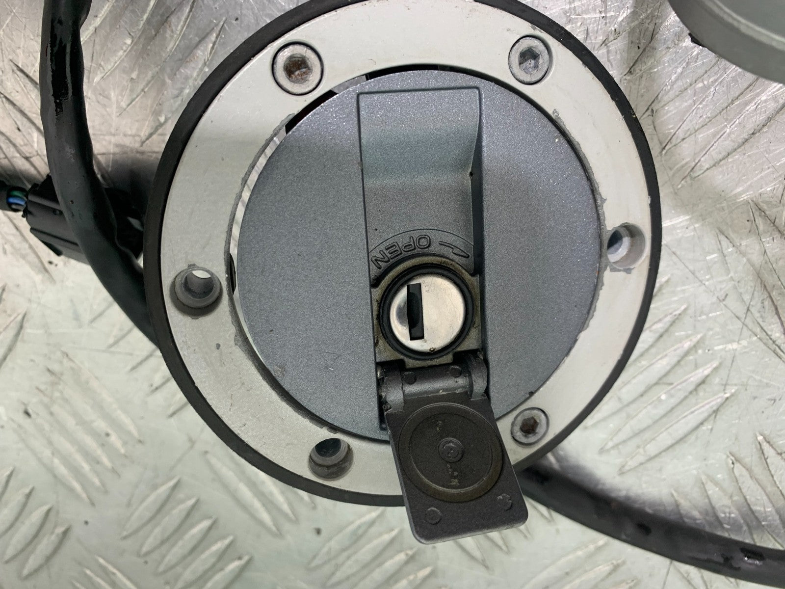 TRIUMPH 675 STREET TRIPLE RX ECU LOCKS KEYS   2015- 2017 (CMB1299)
