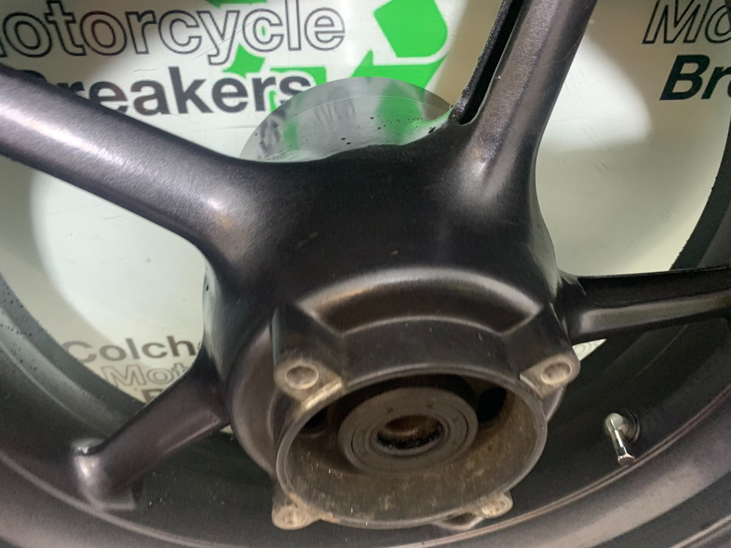 TRIUMPH 675 STREET TRIPLE R REAR WHEEL  YEAR 2013 - 2016 (CMB1221)