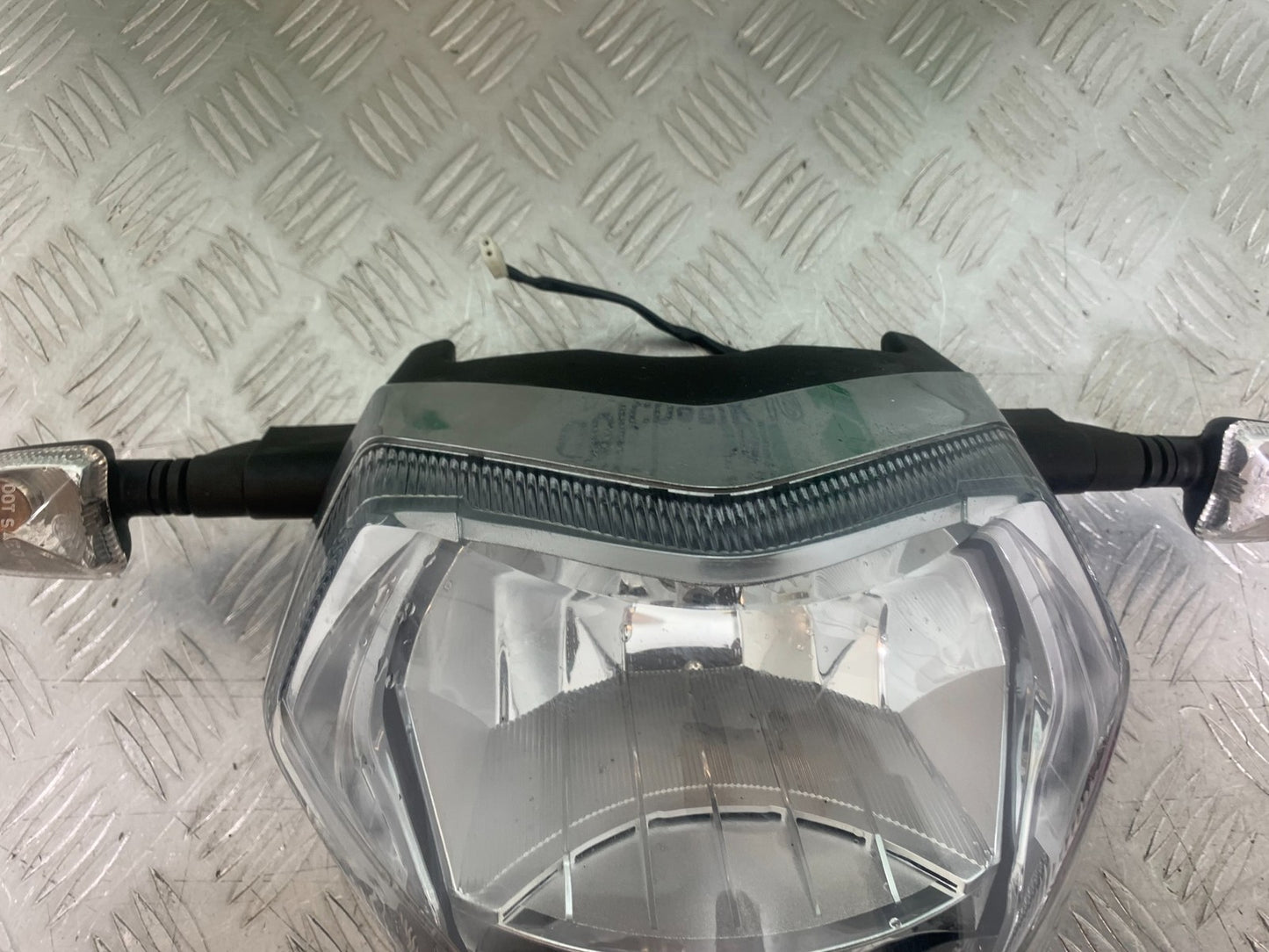 APRILIA SL750 SL 750 SHIVER HEADLIGHT AND INDICATORS  YEAR 2008-2016 (CMB1242)