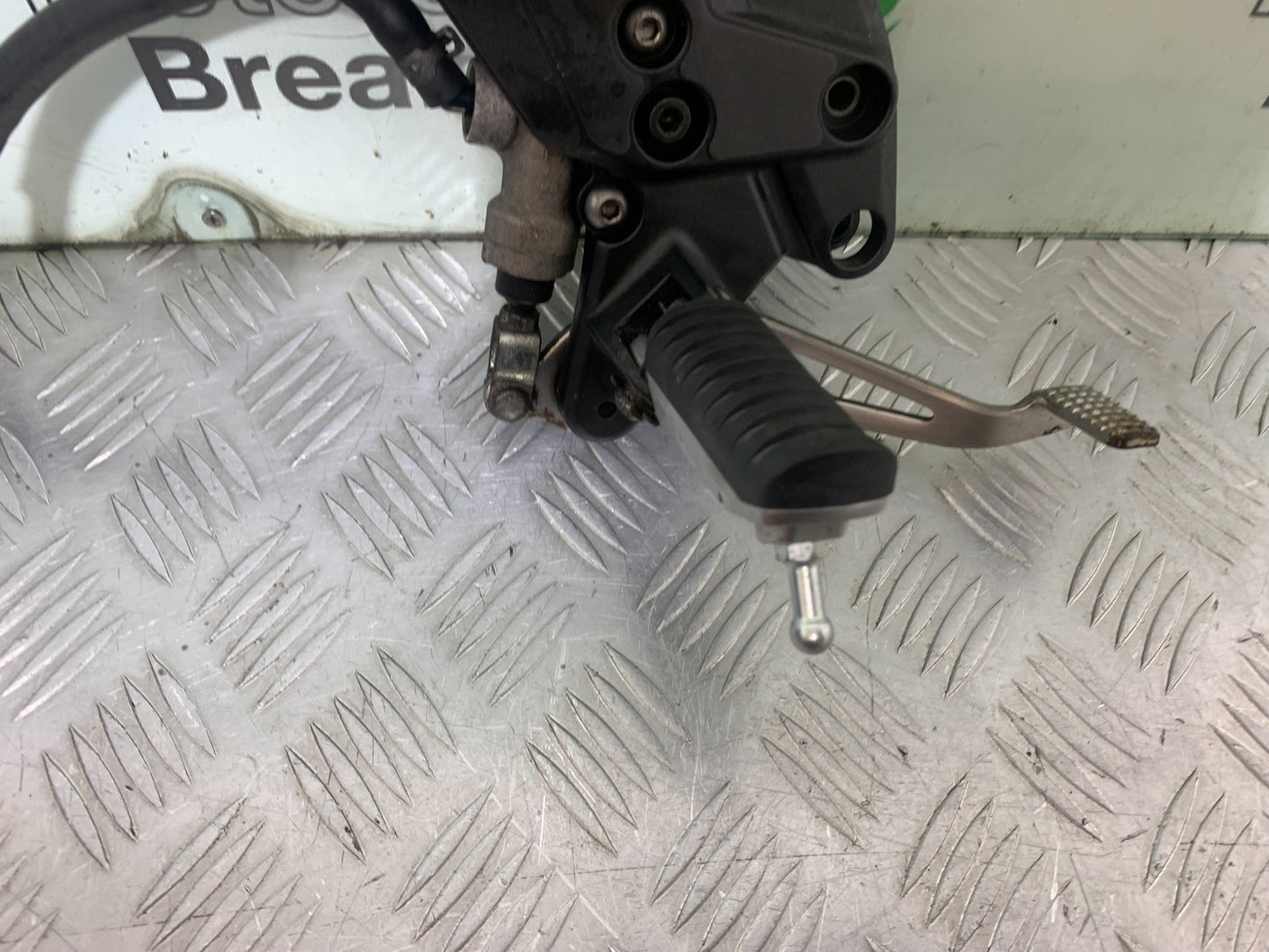 KAWASAKI Z1000 SX FRONT RIGHT HANGER YEAR 2014-16 (CMB1264)