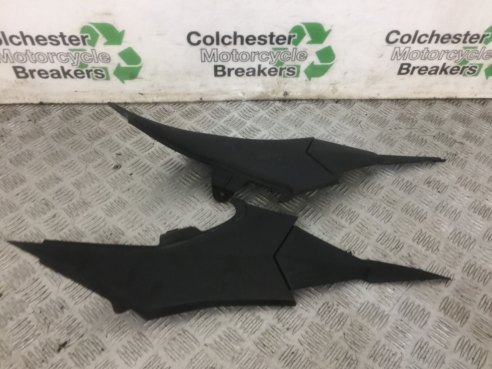KAWASAKI Z800 Z 800 LEFT AND RIGHT SIDE INFILLS  YEAR 2015  (STOCK 874)