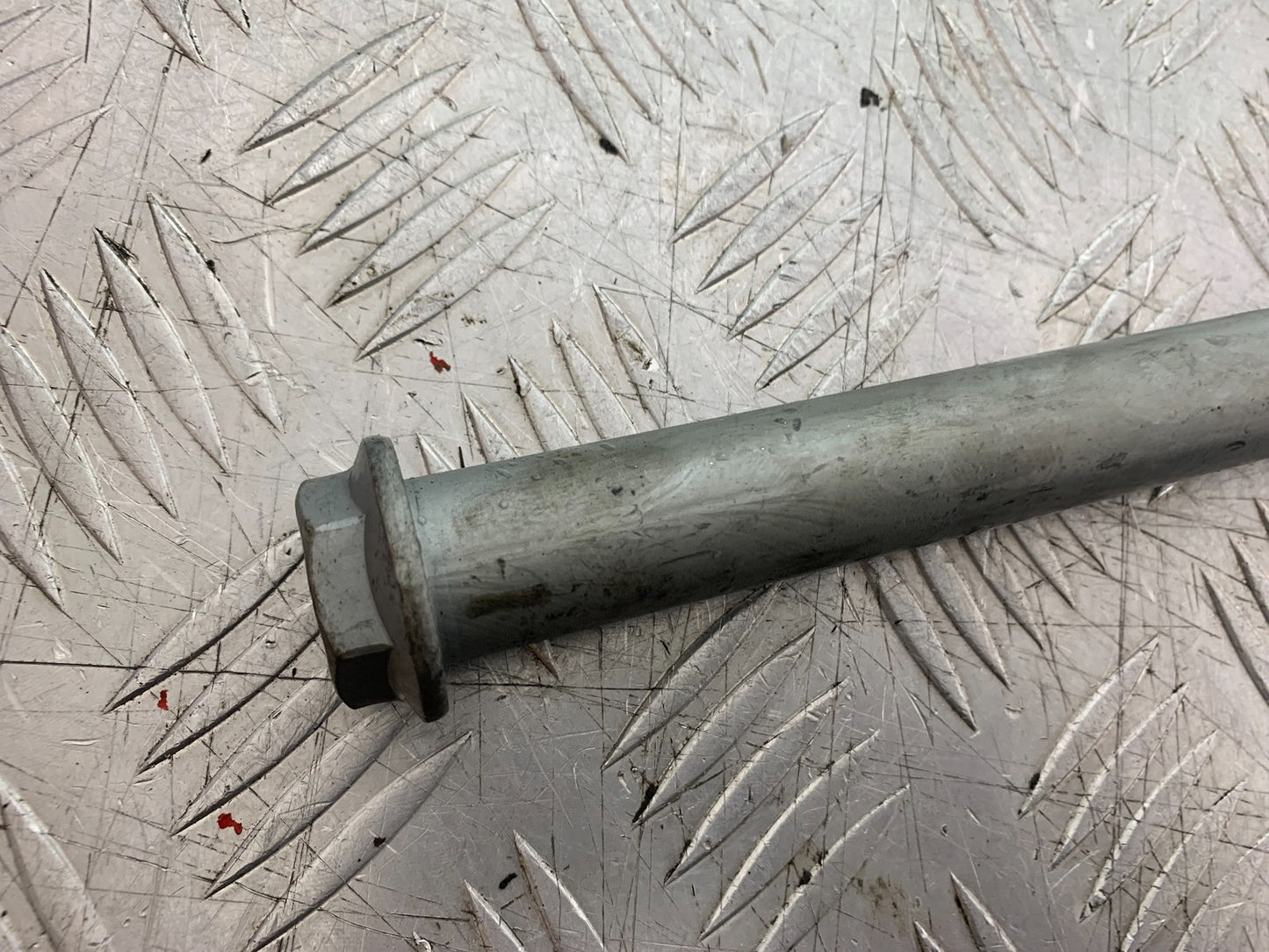 HONDA CBR1000 rr FIREBLADE SWINGARM SPINDLE    2008-2011 (CMB1253)