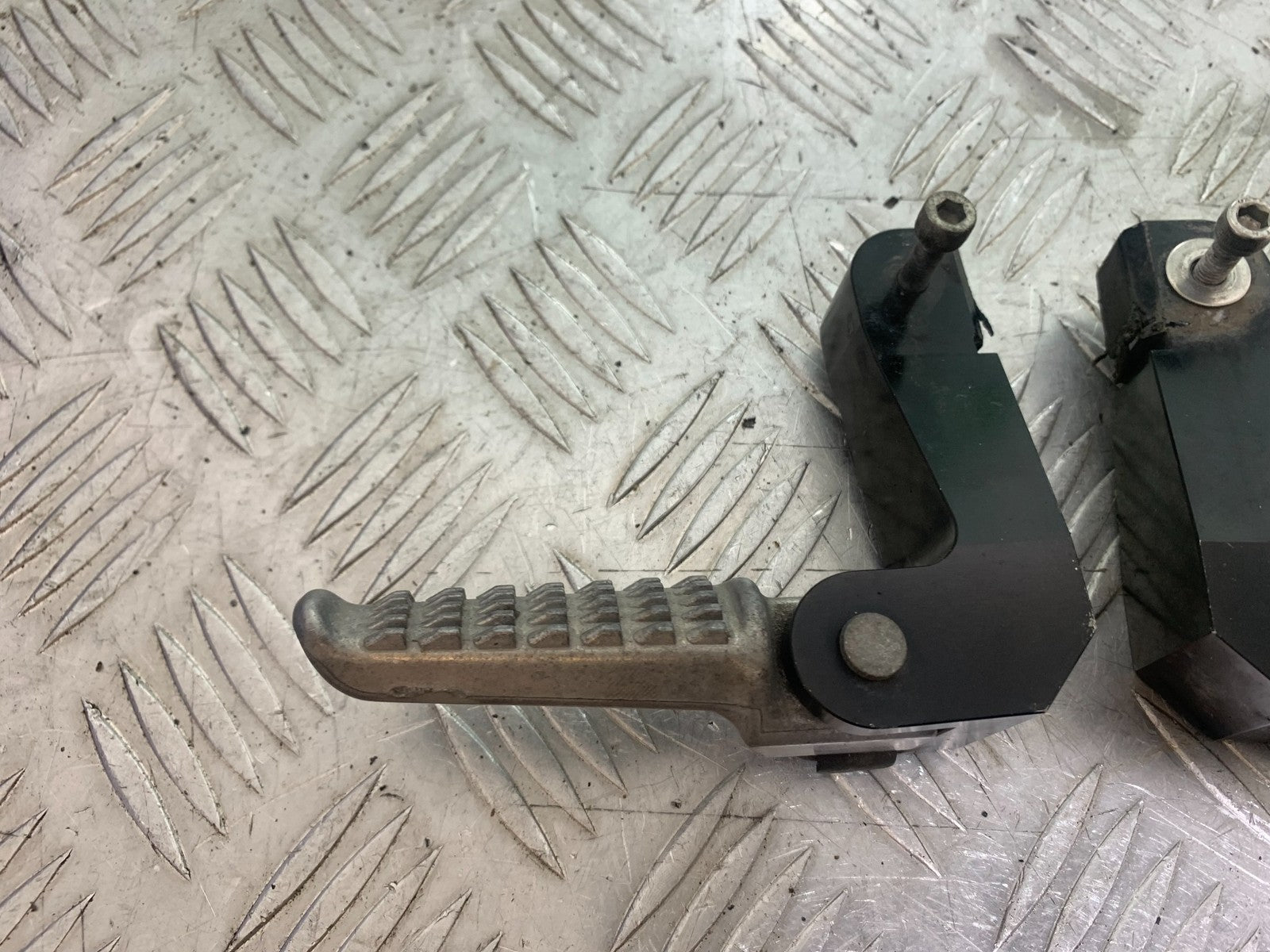 KAWASAKI GTR1400 GTR 1400 EXTENDED REAR FOOTPEGS  YEAR 2007-2009 (CMB1174)
