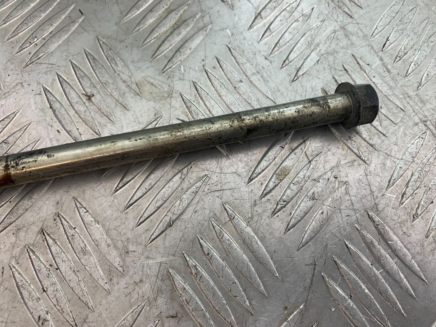YAMAHA XT125 X XT 125 X SWINGARM SPINDLE 2005-2011 (CMB1097)