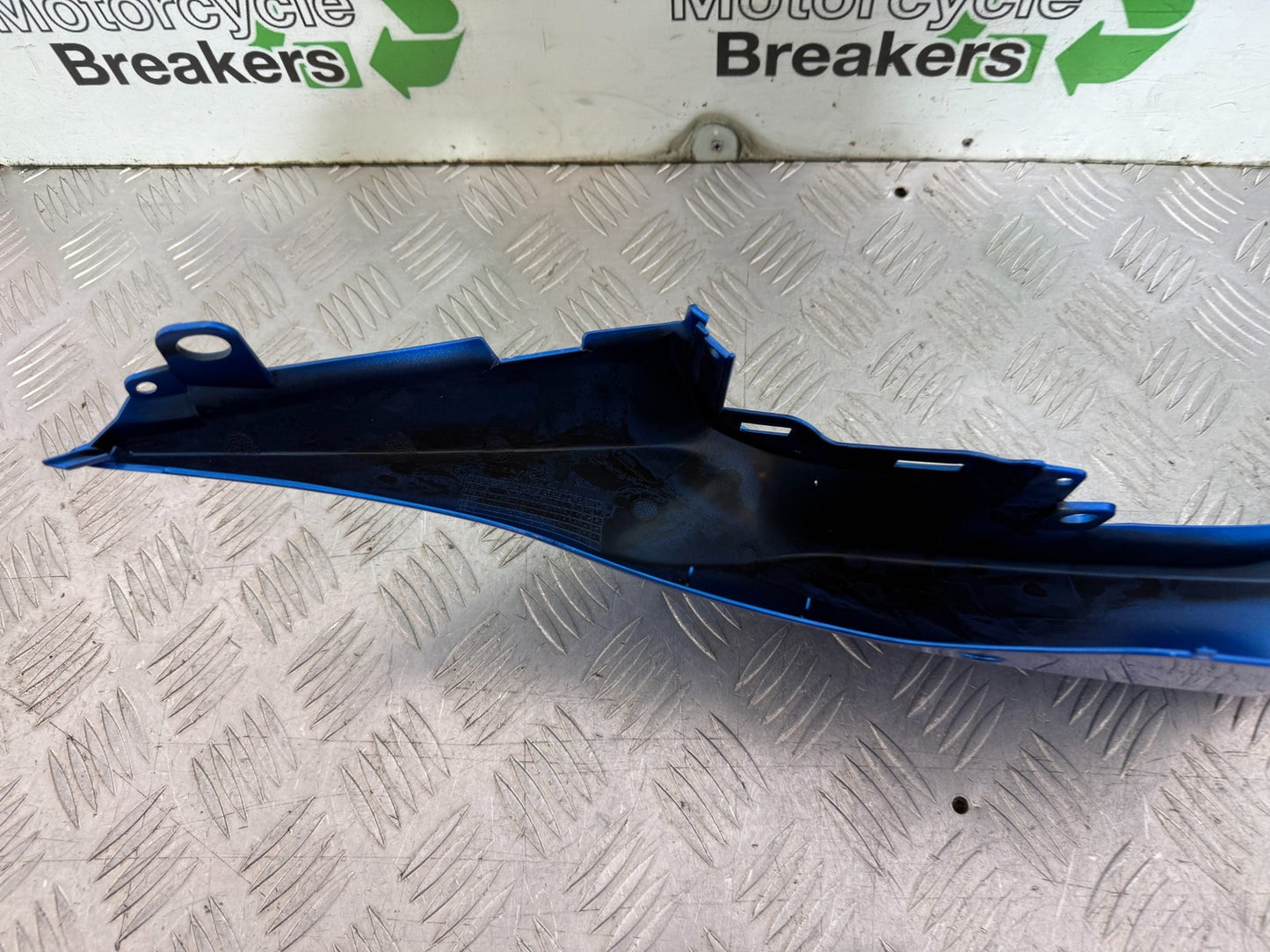 SUZUKI GSXR 125 GSX R125 LEFT SEAT PANEL YEAR 2017 - 2023
