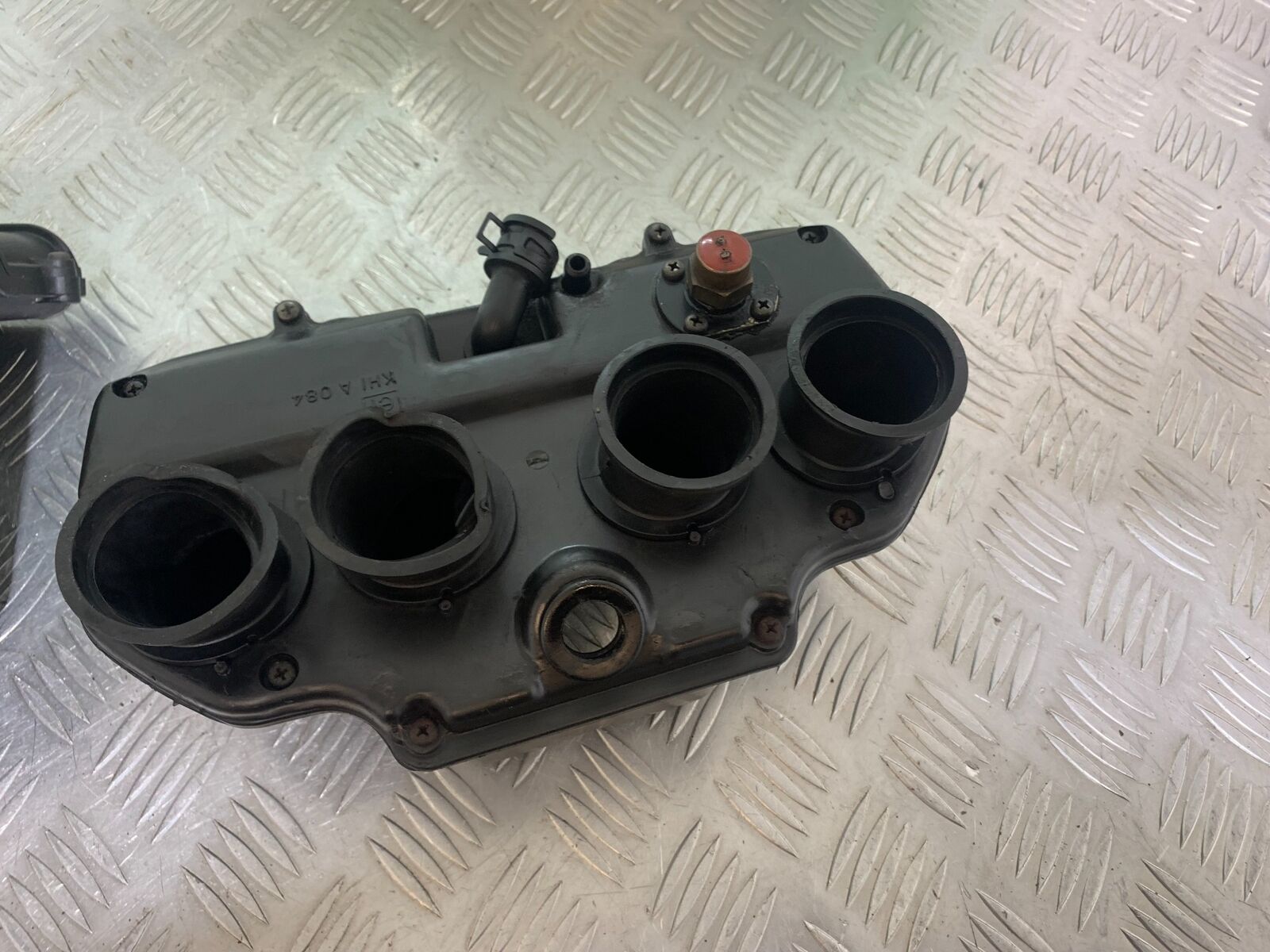 KAWASAKI Z750 ZR750 ZR-7S AIRBOX  YEAR 1999-05 (CMB1135)