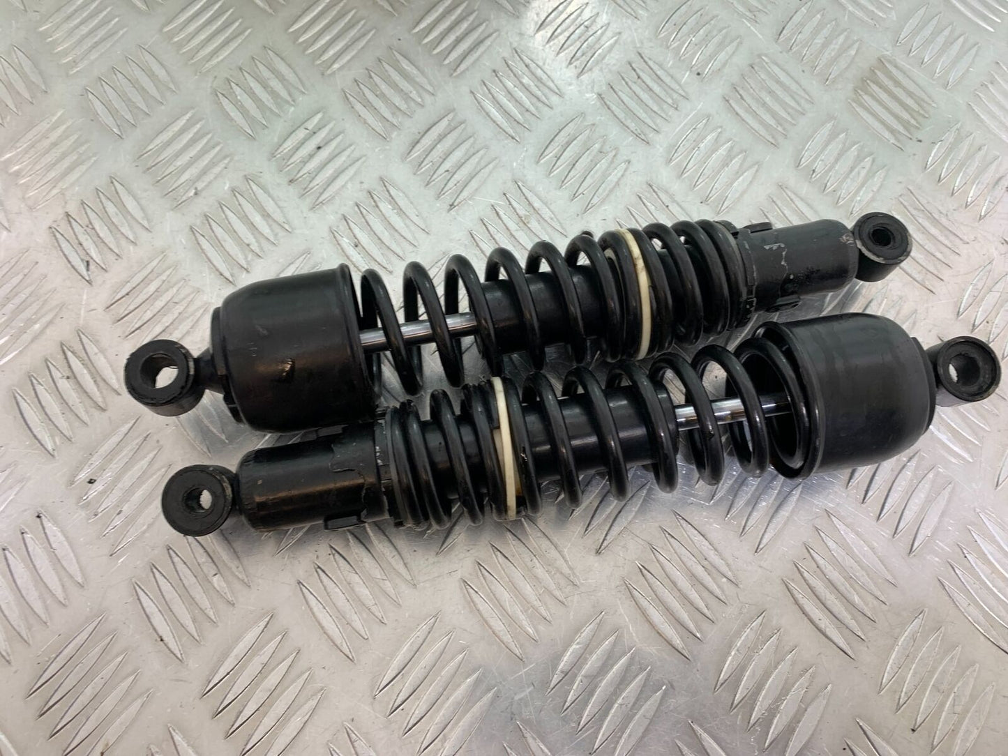 KAWASAKI Z650 KZ650 REAR SHOCKS YEAR 1979-1980 (CMB1023)