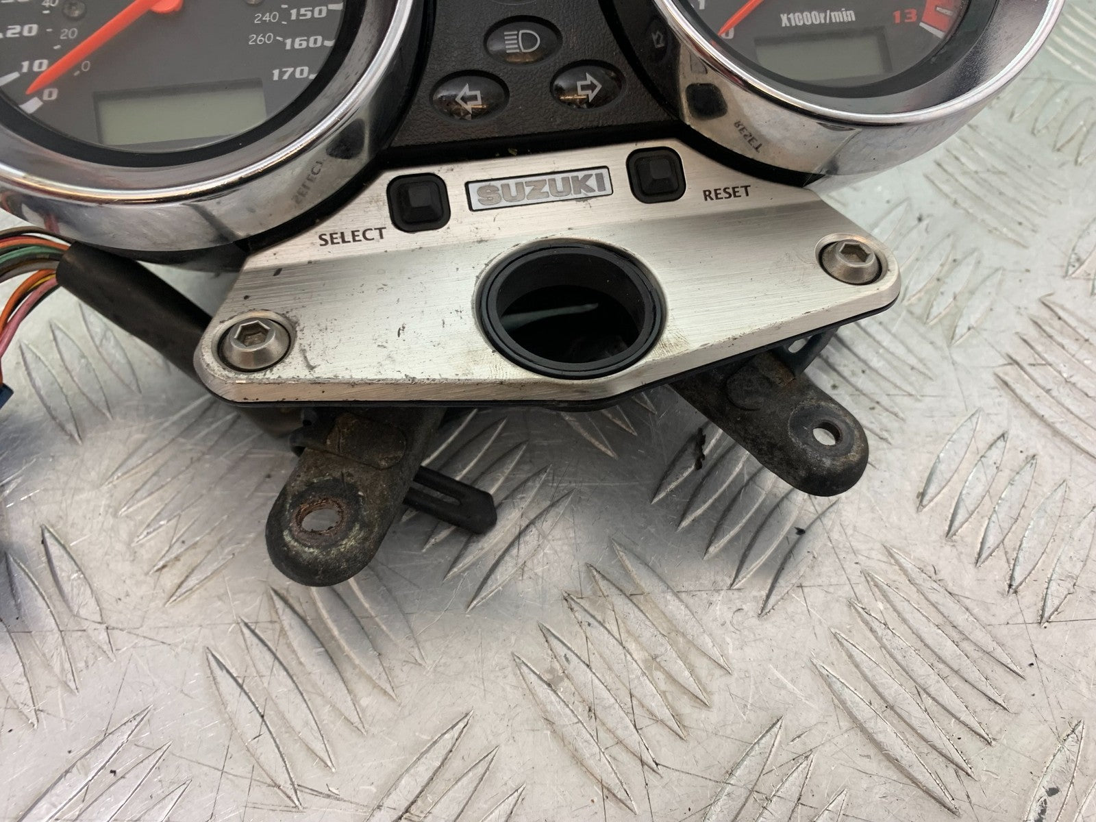 SUZUKI GSF1200 GSF 1200 BANDIT CLOCKS SPEEDO DASH   YEAR 2001-2004 (CMB1188)
