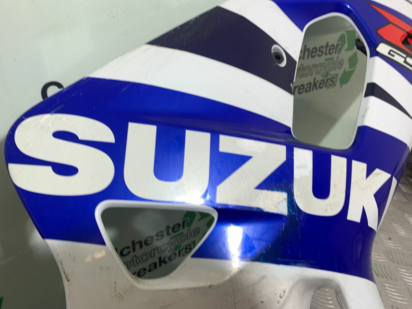 SUZUKI GSXR600 GSXR 600 K1 K2 K3 RIGHT FAIRING PANEL   1999-03 (CMB1284)