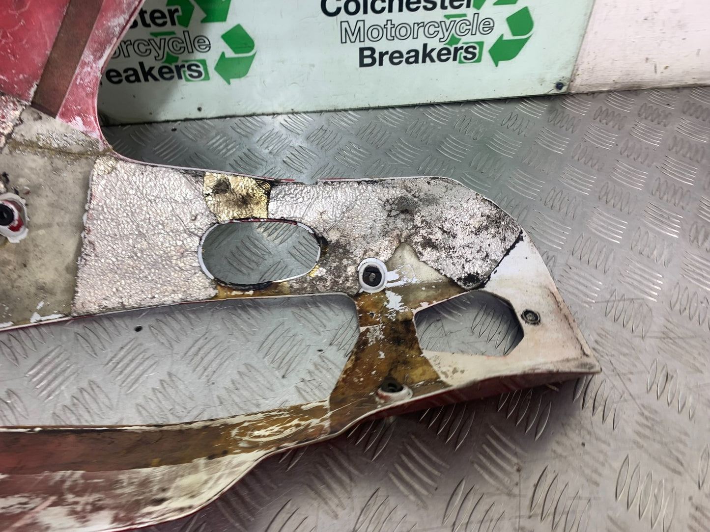 YAMAHA YZF1000 THUNDERACE BELLYPAN YEAR 1997-2000 (CMB1204)
