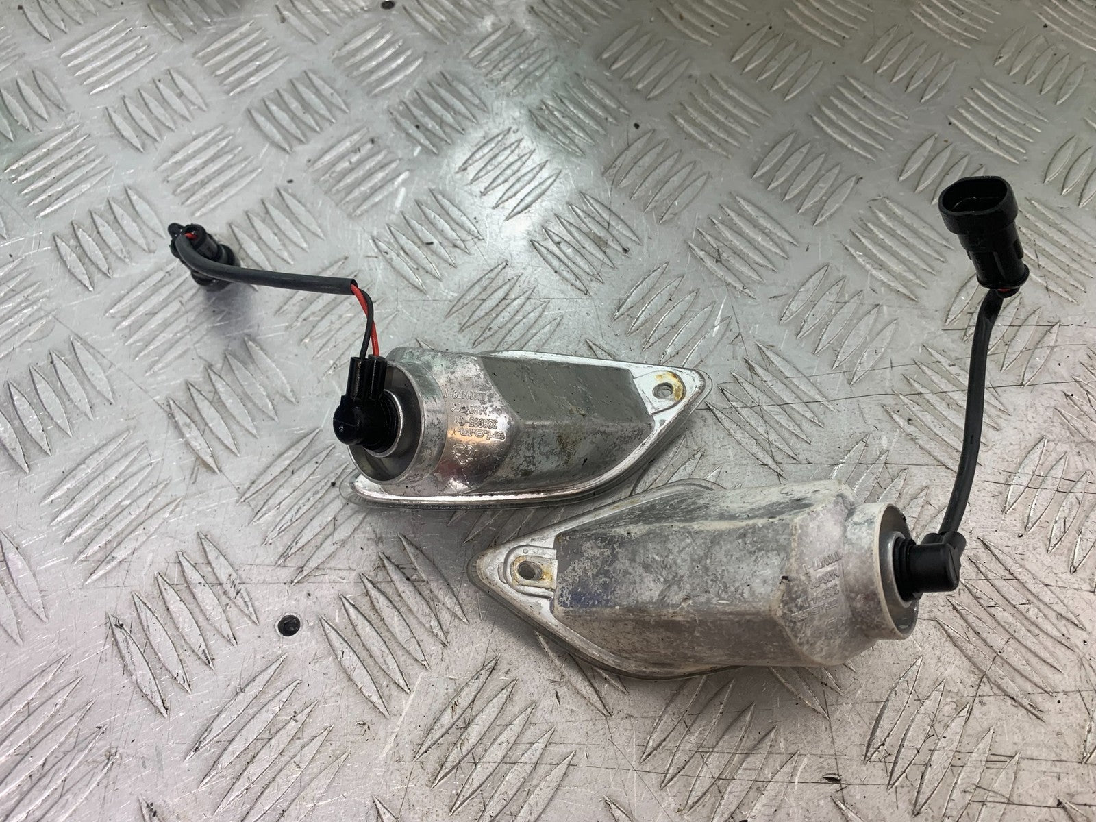 PIAGGIO VESPA GTS 125 REAR INDICATORS  YEAR 2009-2014  (CMB1261)