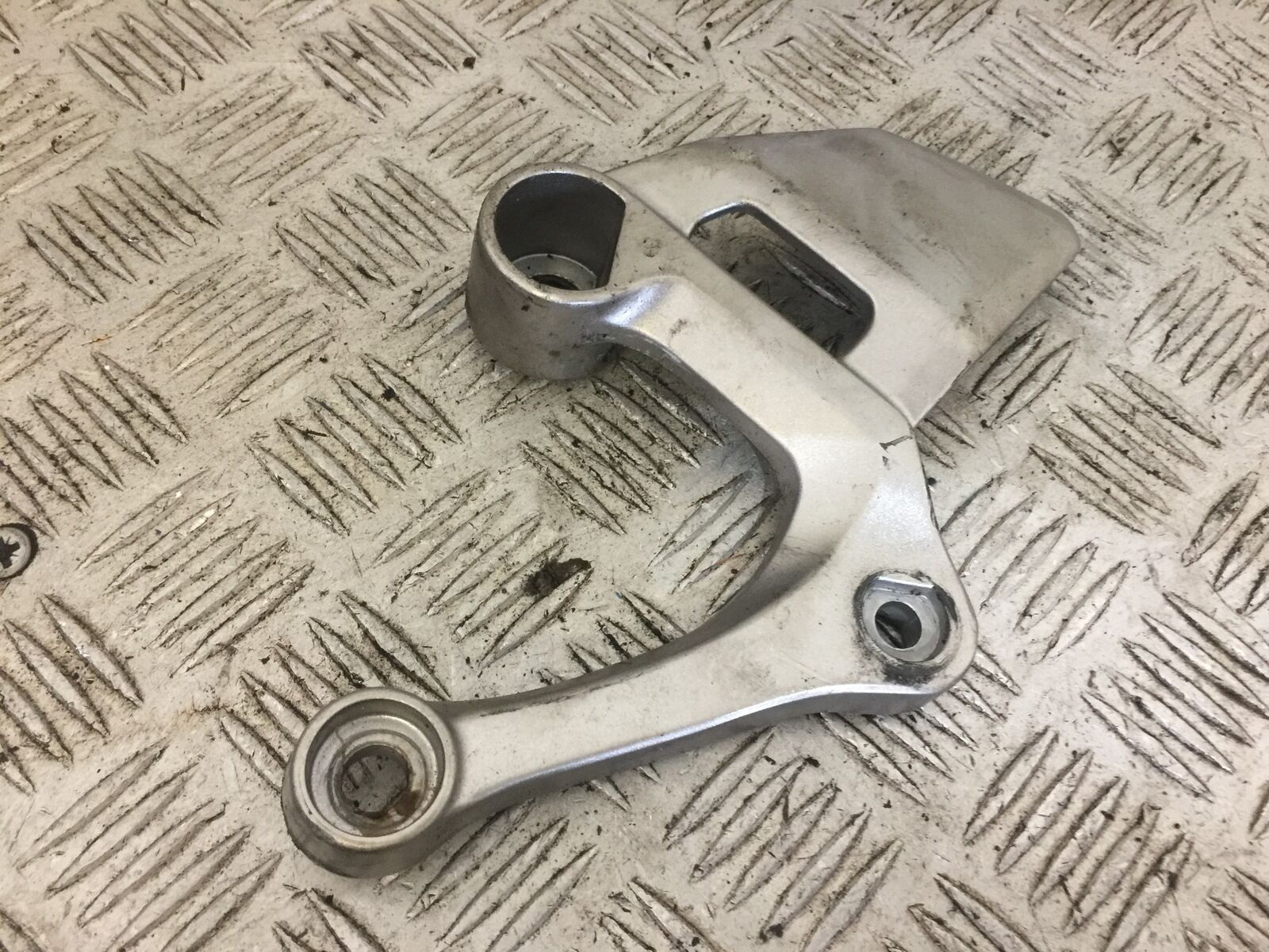 YAMAHA MT09 MT-09 FRONT LEFT HANGER YEAR 2019 (STOCK 730)