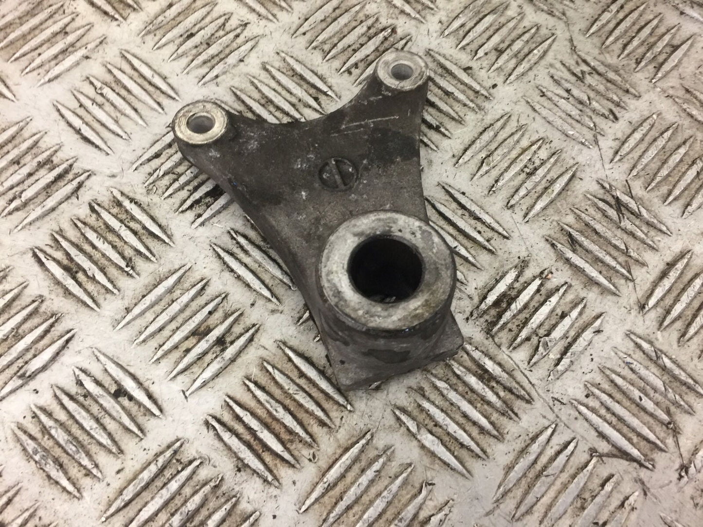 SUZUKI GSF600 GSF 600 BANDIT REAR CALIPER BRACKET  YEAR 2002 STOCK 443
