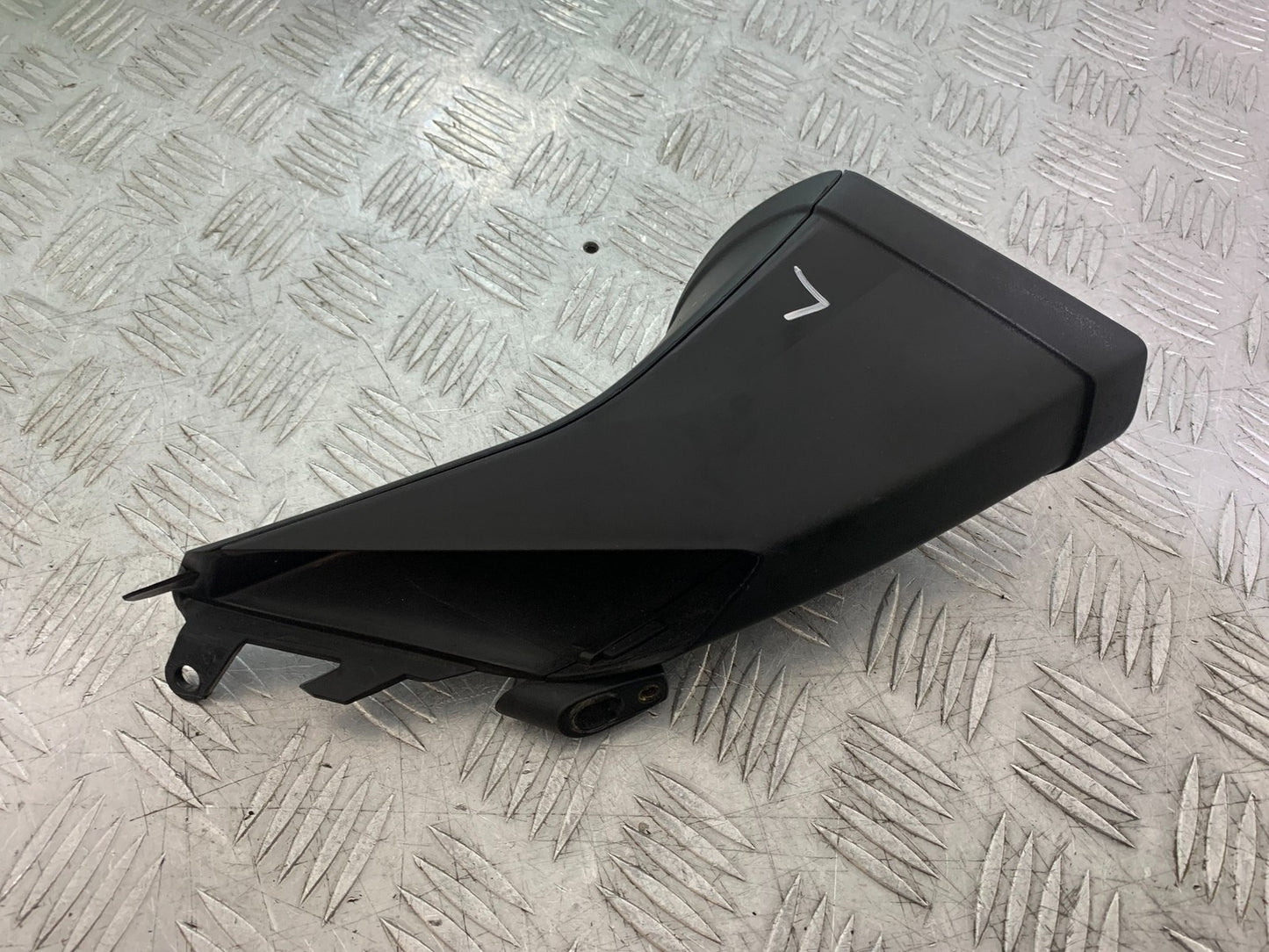 APRILIA TUONO 1000 V4R LEFT AIR TUBE  YEAR 2011-13  (CMB1316)