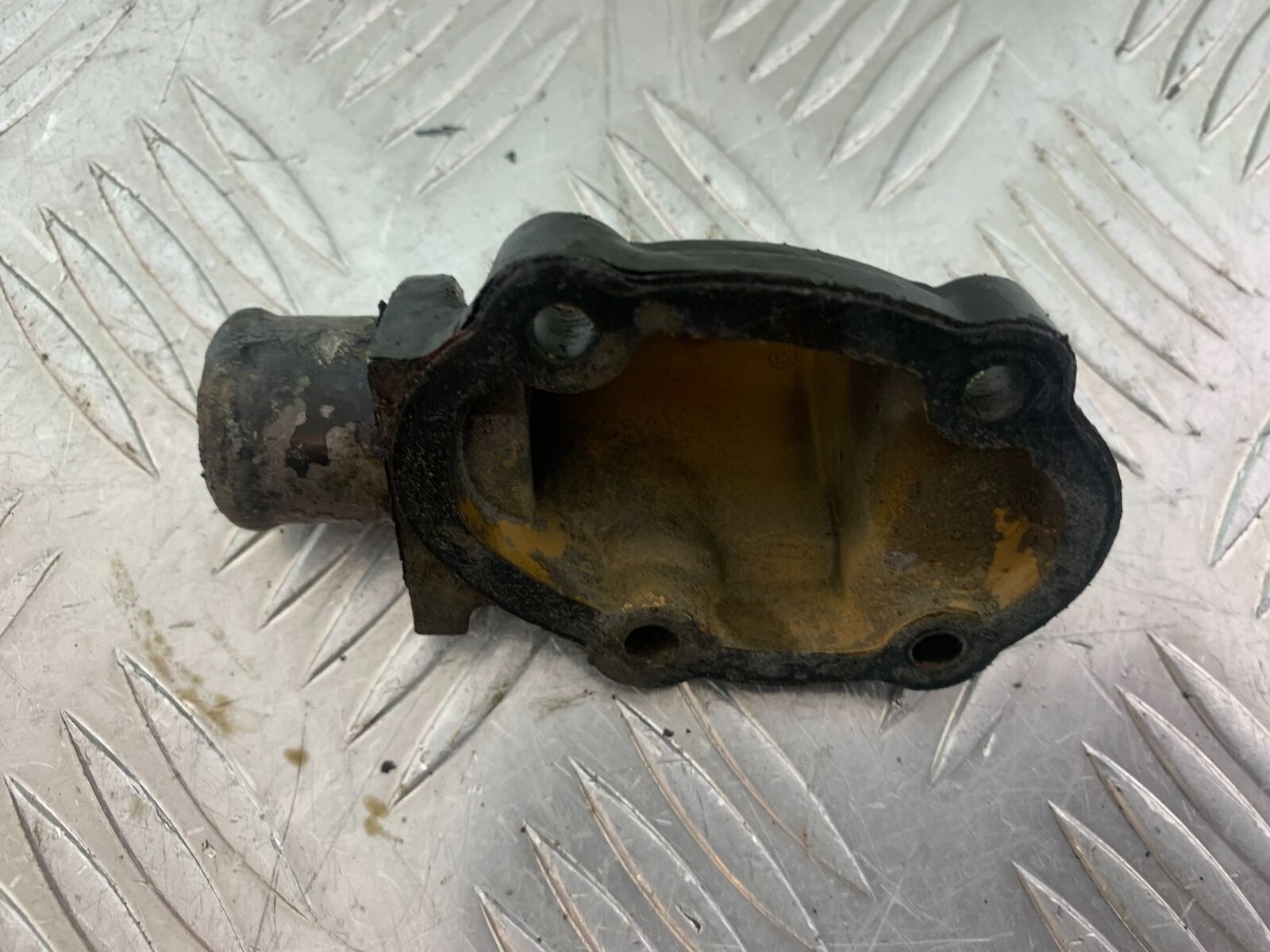 TRIUMPH 955i SPRINT ST ENGINE WATER  COVER   YEAR 1999-2004 (STOCK 735)