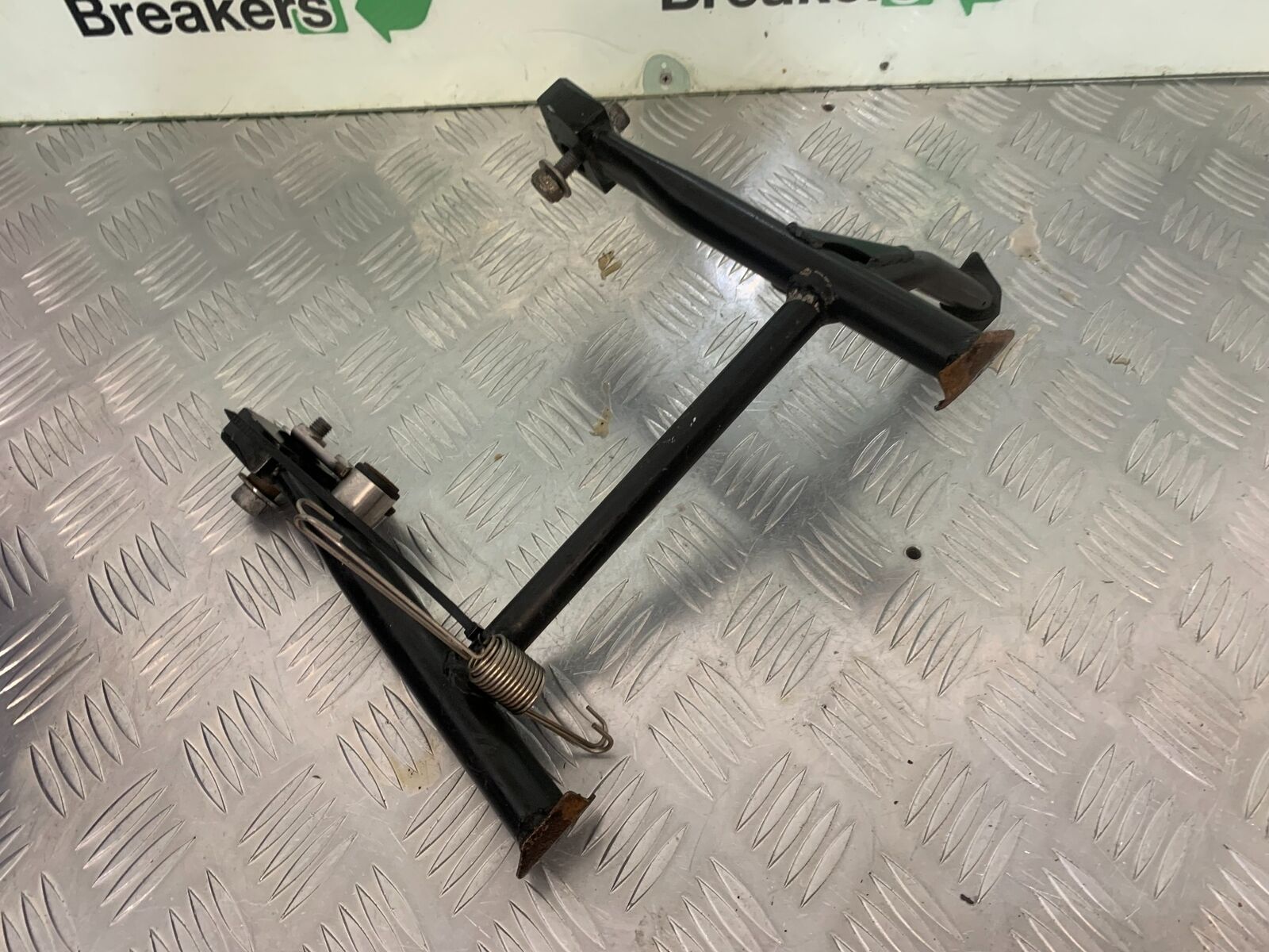 TRIUMPH 955I SPRINT RS CENTER STAND  YEAR 1999-04 (STOCK 989)