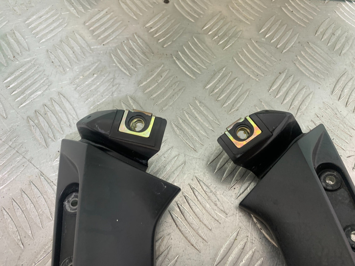 YAMAHA YZF R1 LEFT AND RIGHT INFILL PANELS  YEAR 2004-2006 (CMB1155)