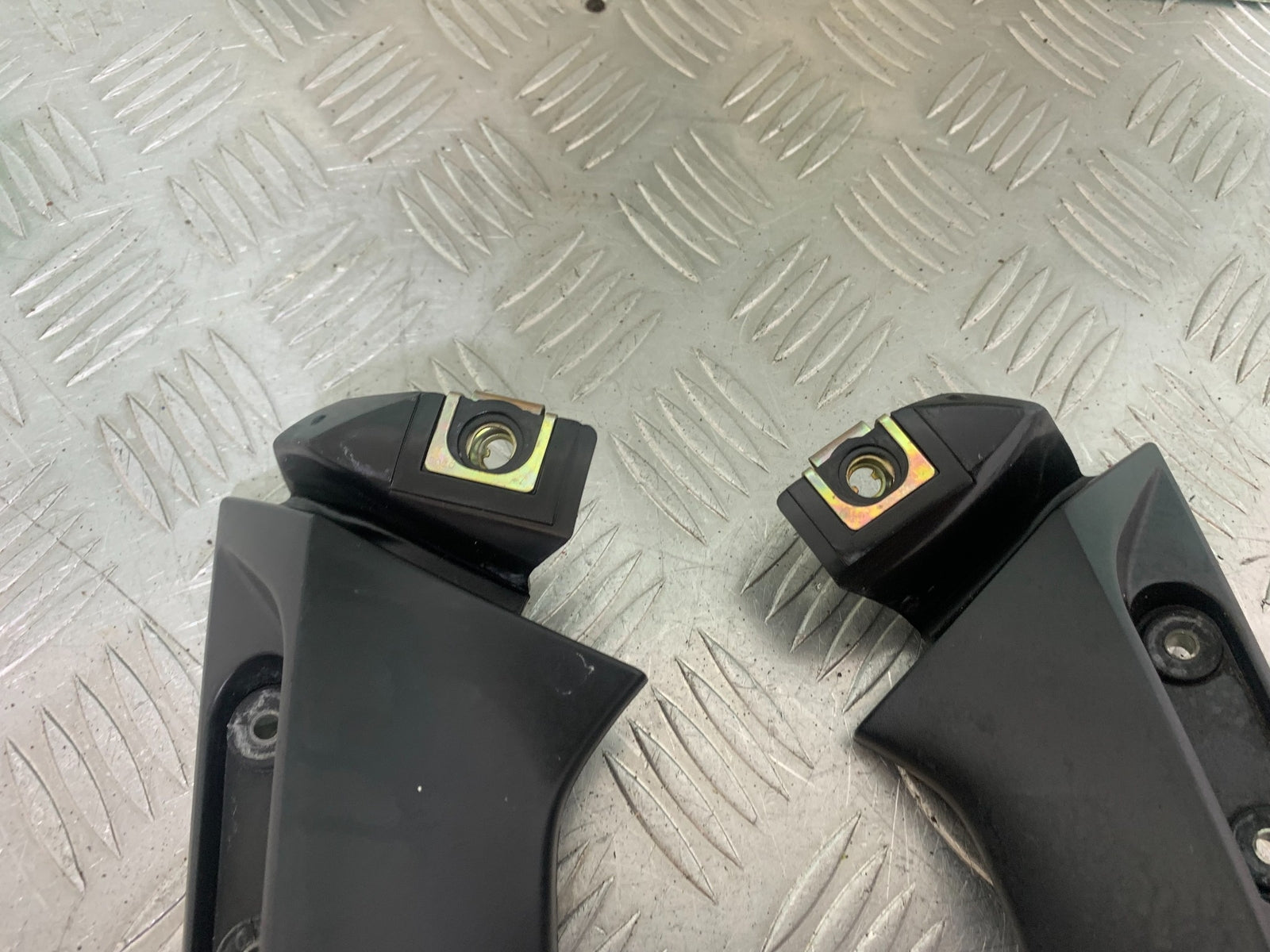 YAMAHA YZF R1 LEFT AND RIGHT INFILL PANELS  YEAR 2004-2006 (CMB1155)