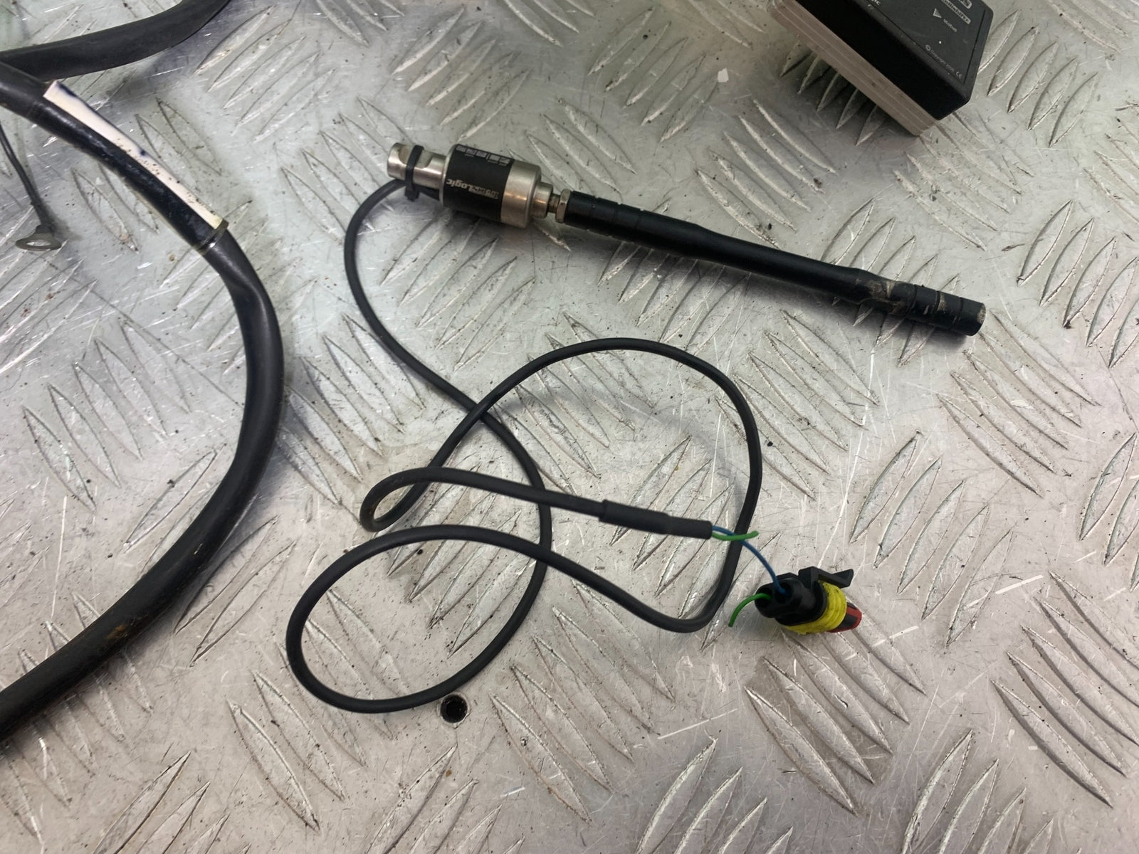 YAMAHA YZF R1 QUICKSHIFTER  YEAR 2004-2006 (CMB1155)