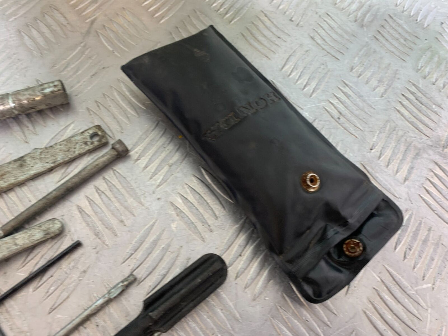 HONDA CBR 929 RRY FIREBLADE TOOL KIT YEAR 2000-01 (CMB1094)